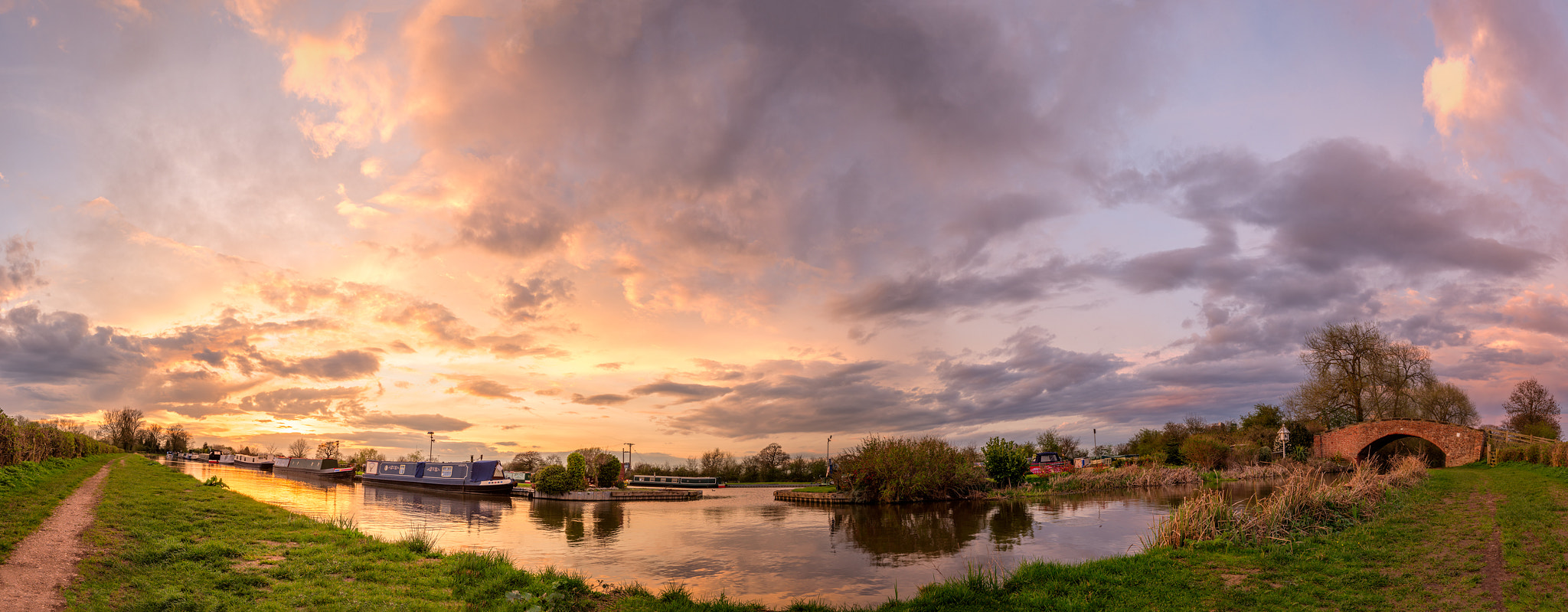 Nikon AF-S Nikkor 16-35mm F4G ED VR sample photo. On the canal photography