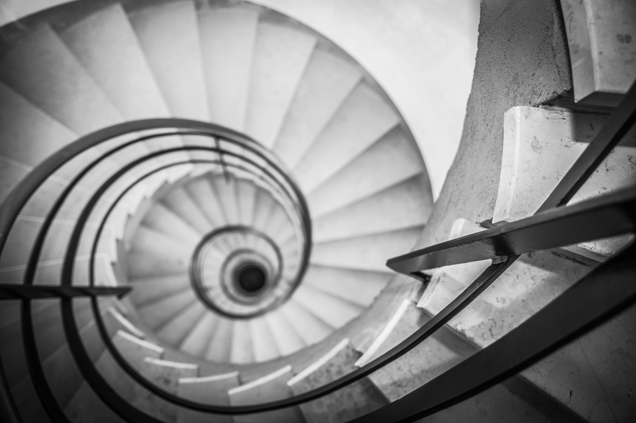 Nikon D5200 + Tamron SP AF 17-50mm F2.8 XR Di II LD Aspherical (IF) sample photo. Spiral in the lighthouse photography