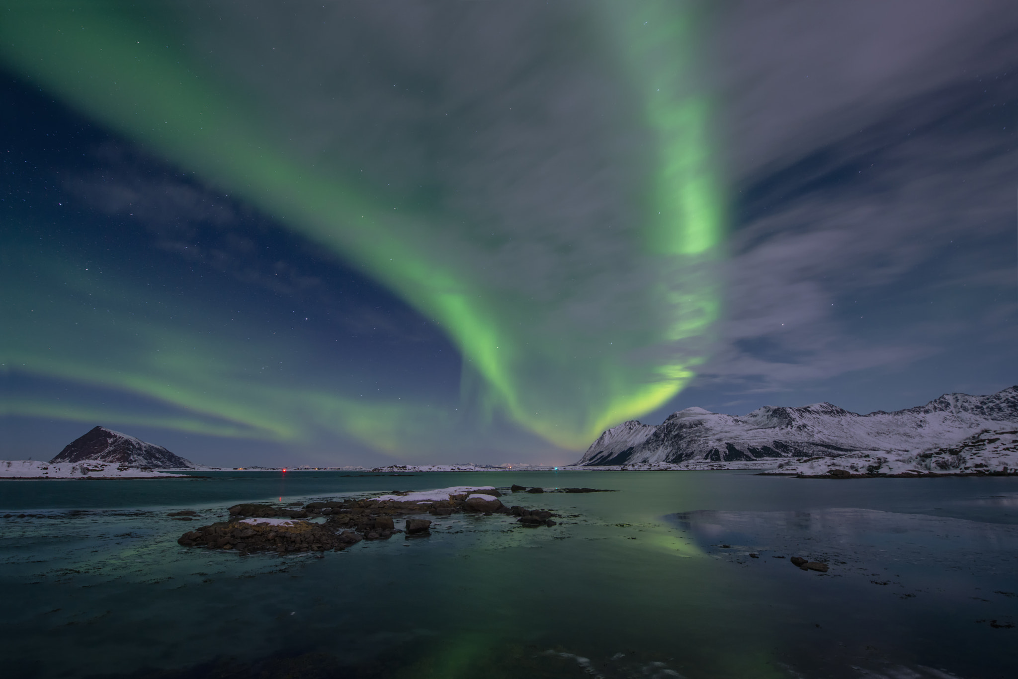 Nikon AF-S Nikkor 14-24mm F2.8G ED sample photo. Aurora and clouds photography