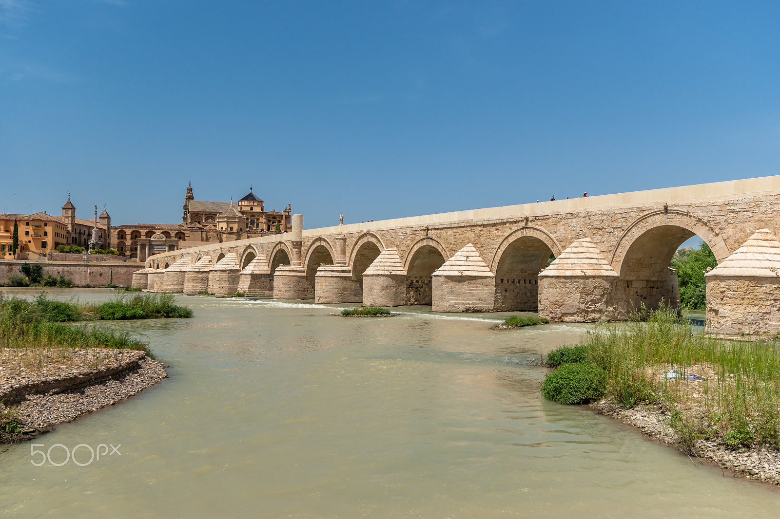 Sony Alpha DSLR-A900 + Sony Vario-Sonnar T* 16-35mm F2.8 ZA SSM sample photo. Roman bridge over the guadalquivir river in cordoba. photography