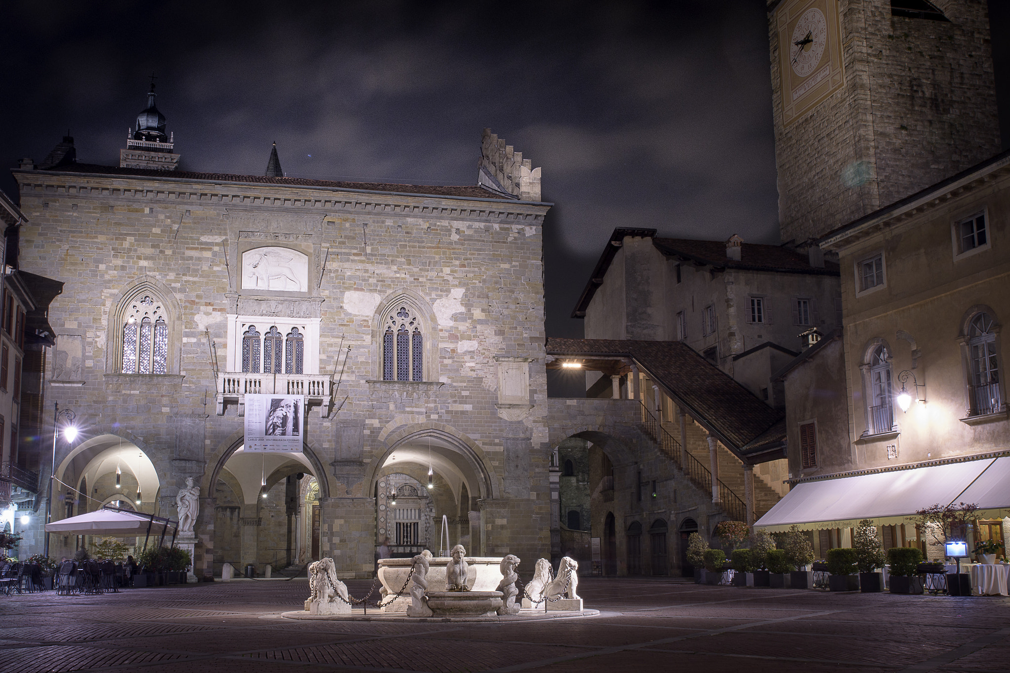 Tamron SP 24-70mm F2.8 Di VC USD sample photo. Panoramica piazza vecchia photography