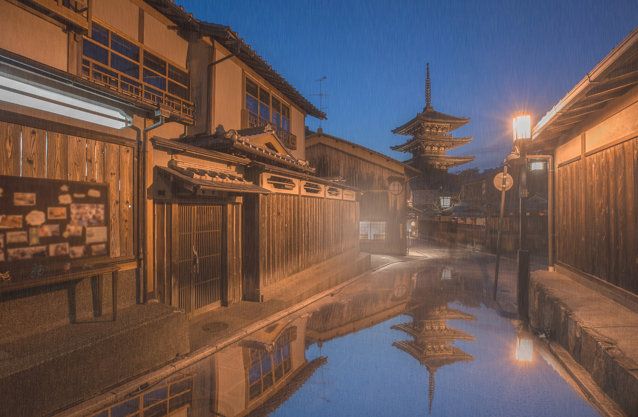 Canon EF 16-35mm F2.8L II USM sample photo. Yasaka pagoda and sannen zaka street photography