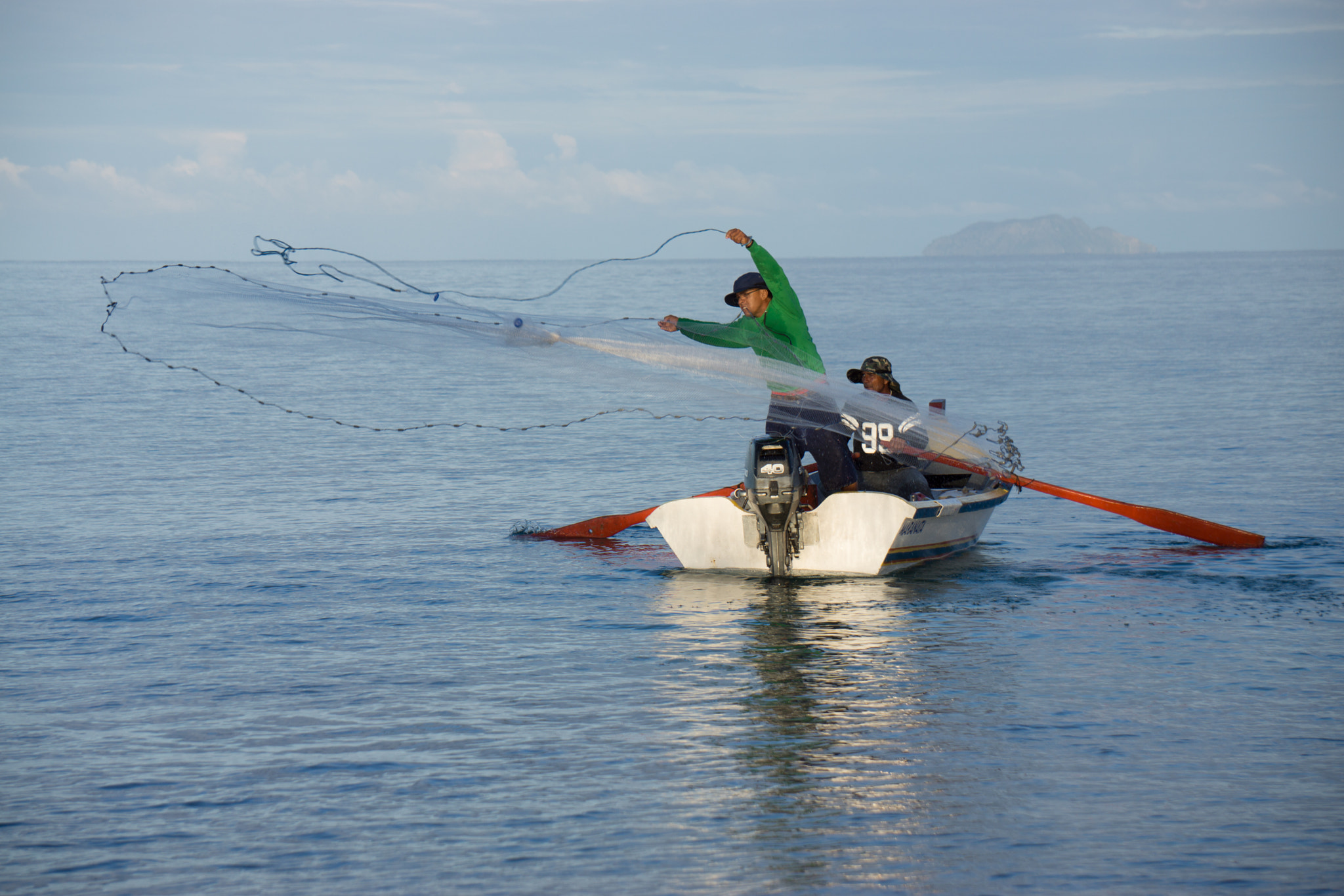 Sony Alpha NEX-7 + Sony E 55-210mm F4.5-6.3 OSS sample photo. Hand net fishing photography