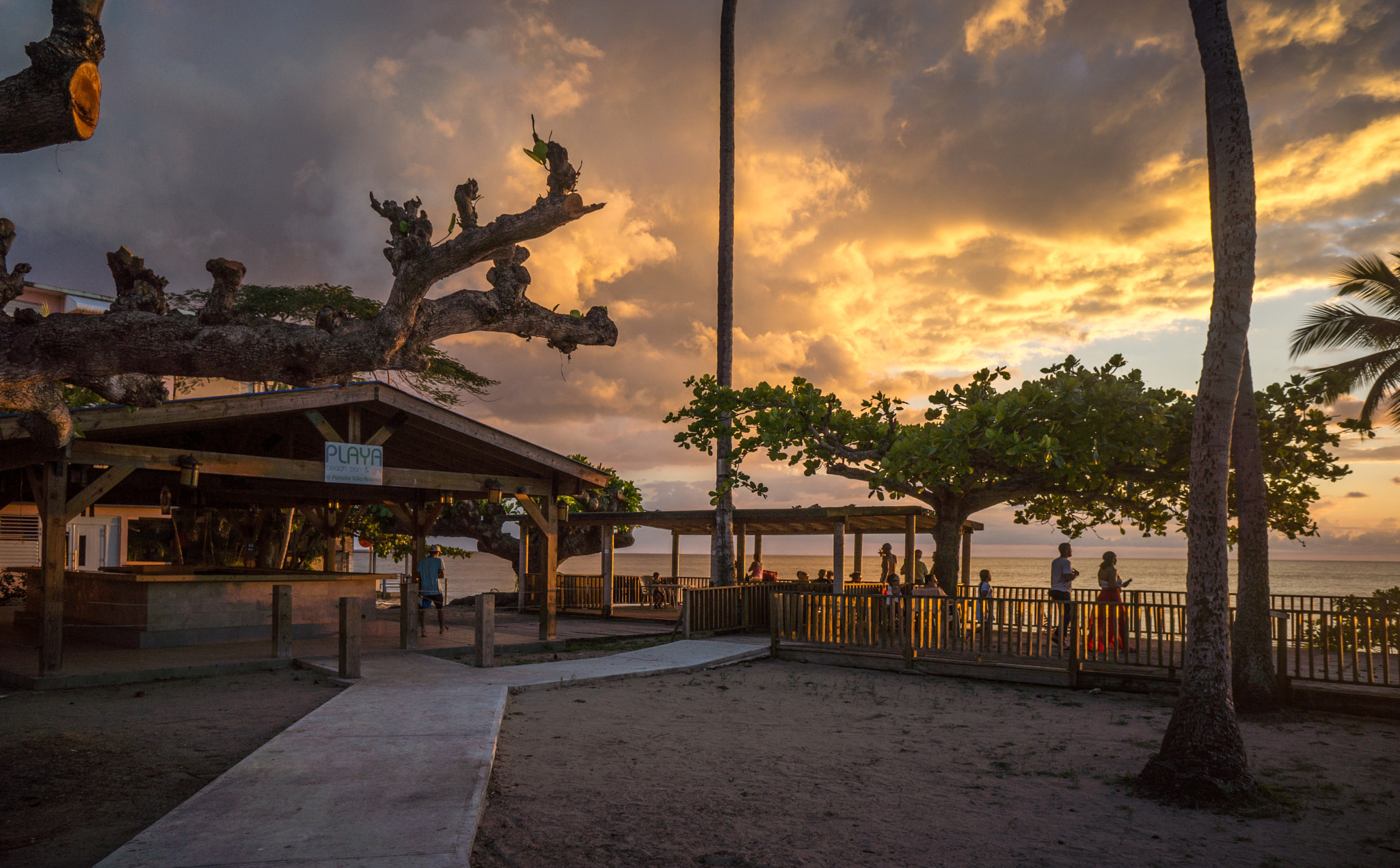 Sony Alpha NEX-7 + Sony E 16mm F2.8 sample photo. Sunset on the beach deck photography