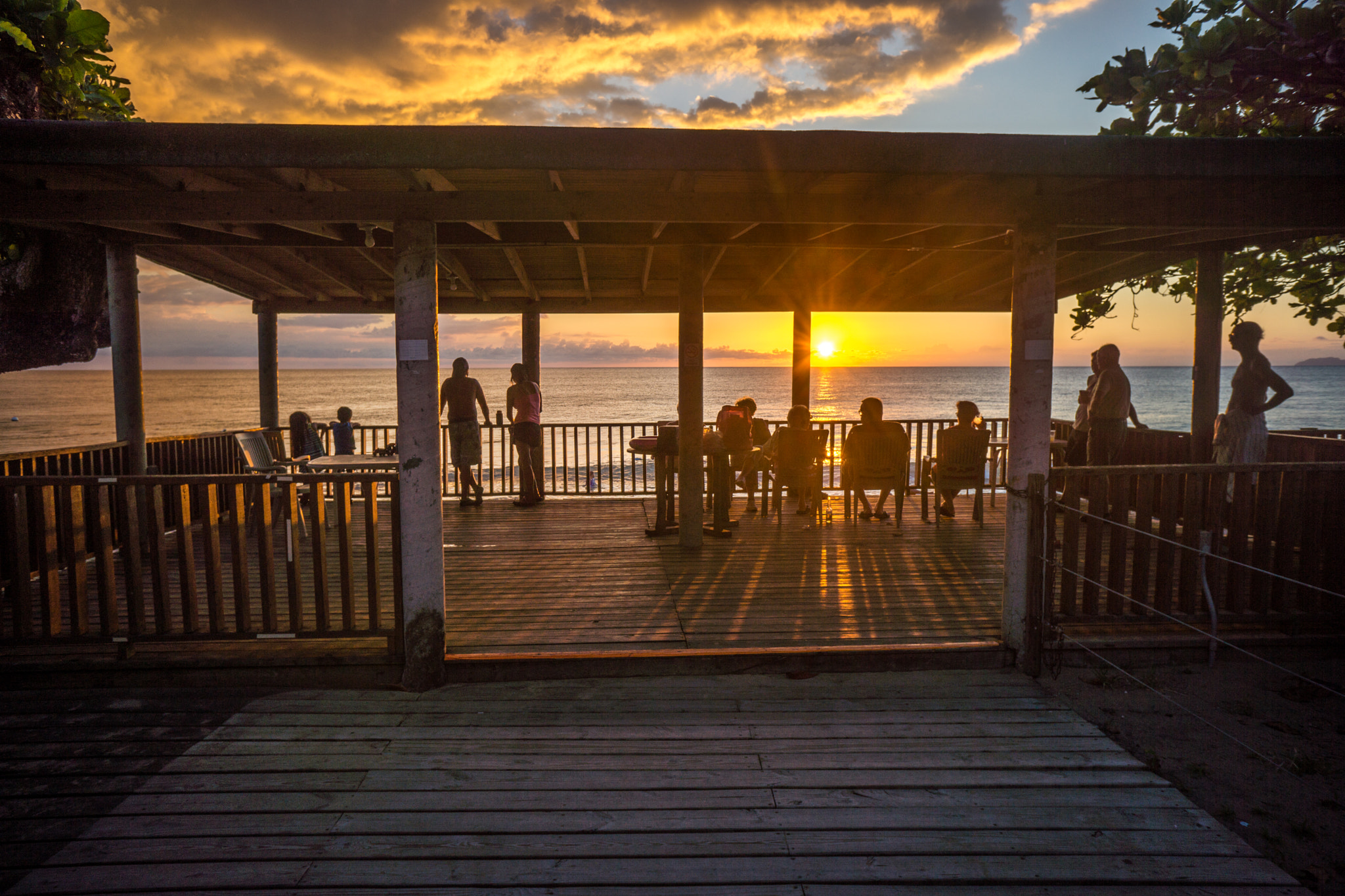 Sony Alpha NEX-7 + Sony E 16mm F2.8 sample photo. Sunset party photography
