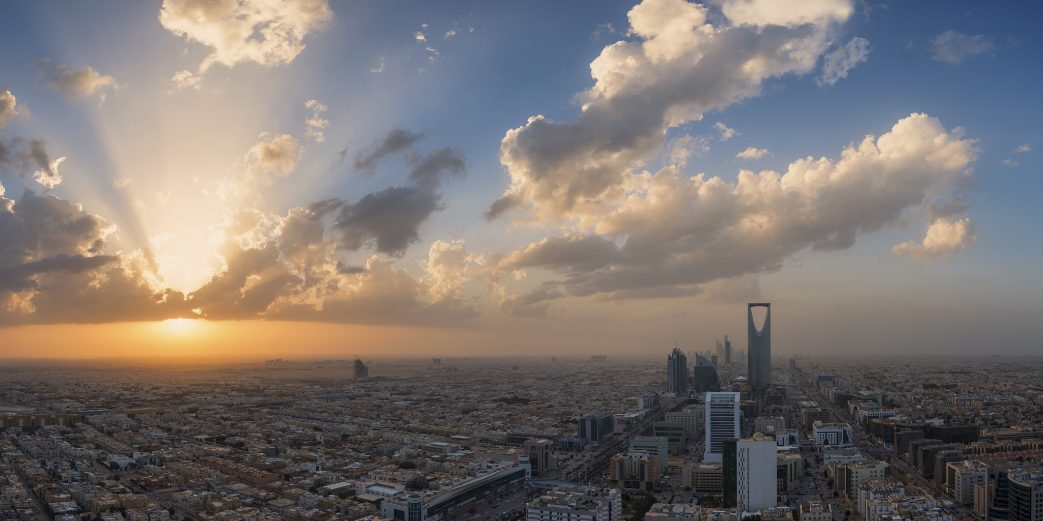 Sony a7R II + Sony Vario-Tessar T* FE 16-35mm F4 ZA OSS sample photo. This is riyadh sunset photography