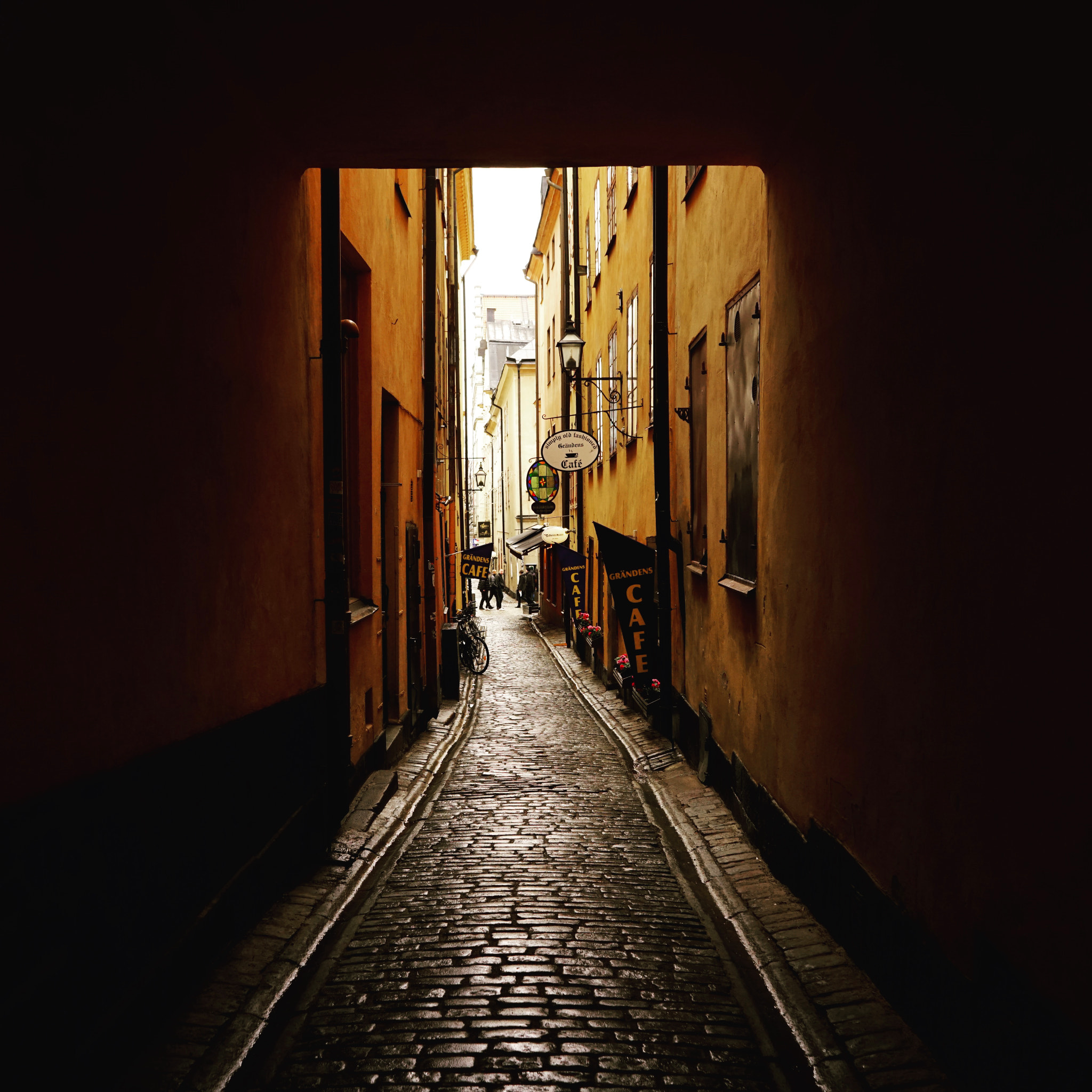 Sony FE 28mm F2 sample photo. Old town streets of stockholm photography