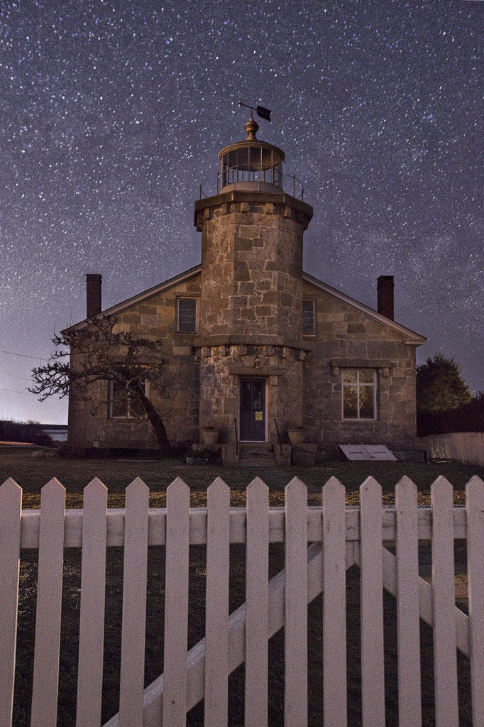 Canon EF 16-35mm F2.8L USM sample photo. Stonington under the stars, stonington lighthouse, 2017 photography