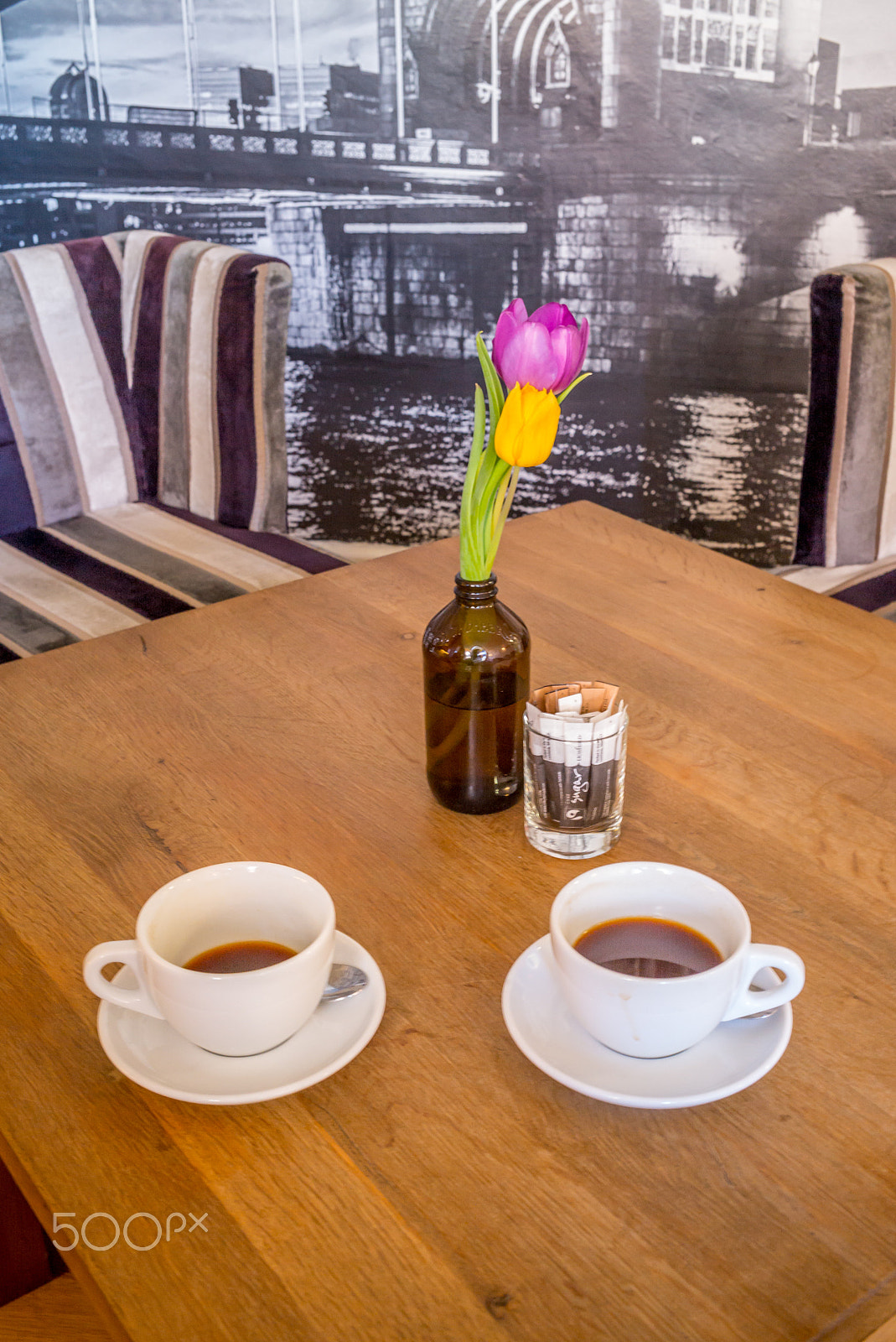 Summicron-M 1:2/35 ASPH. sample photo. Coffe and tulips photography