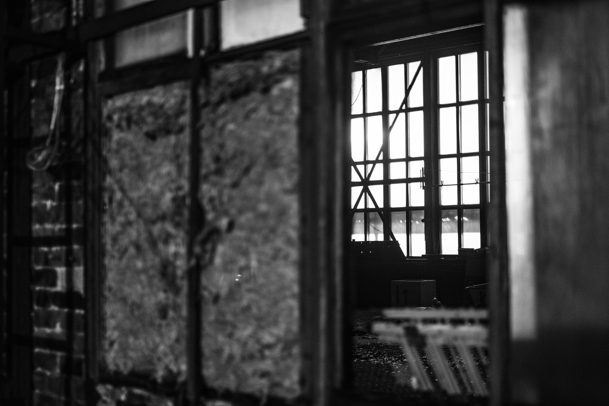 Fujifilm X-T2 + Fujifilm XF 35mm F1.4 R sample photo. Peek and bokeh photography