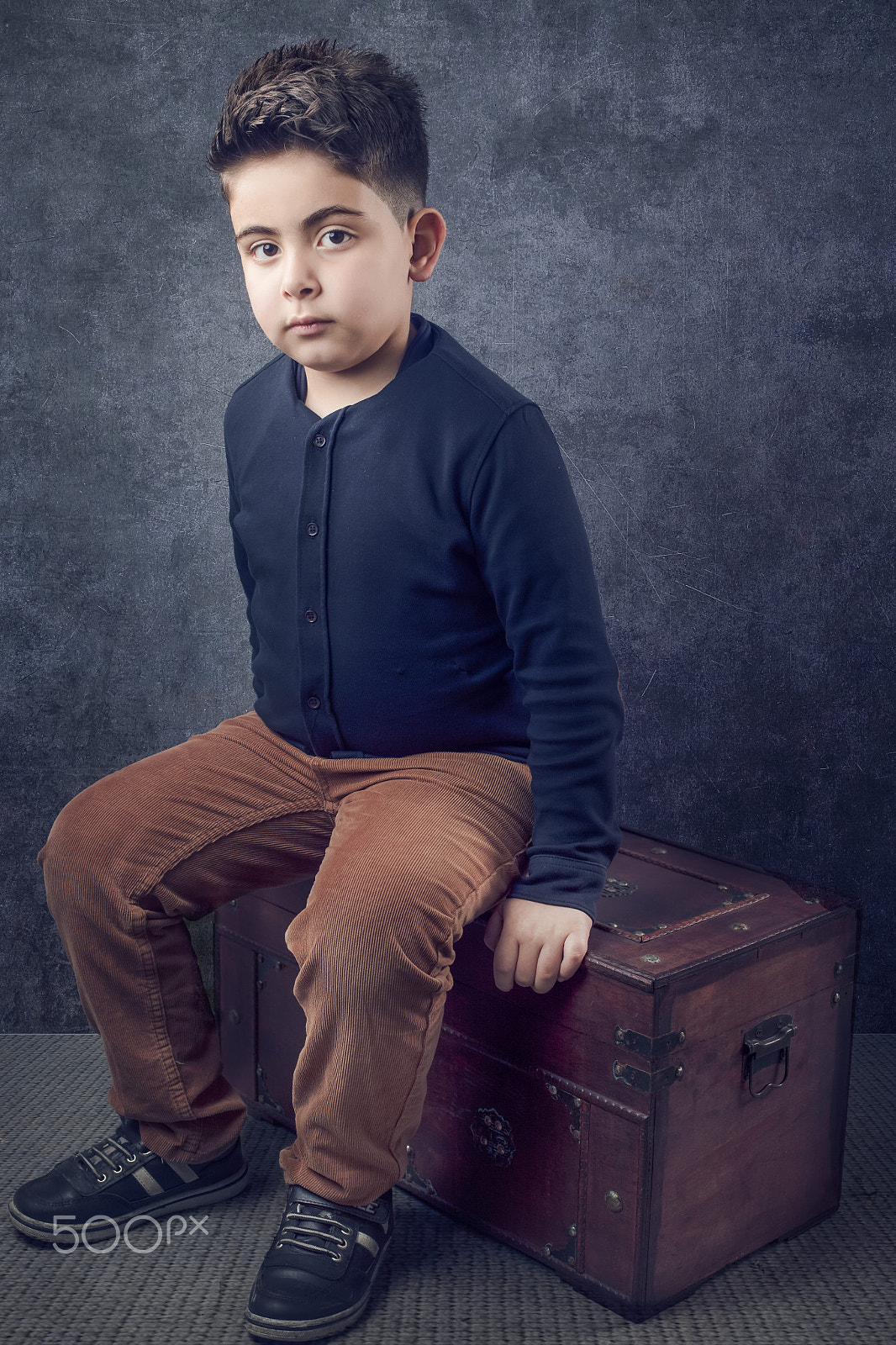Canon EOS 5DS R sample photo. Boy over an old box photography