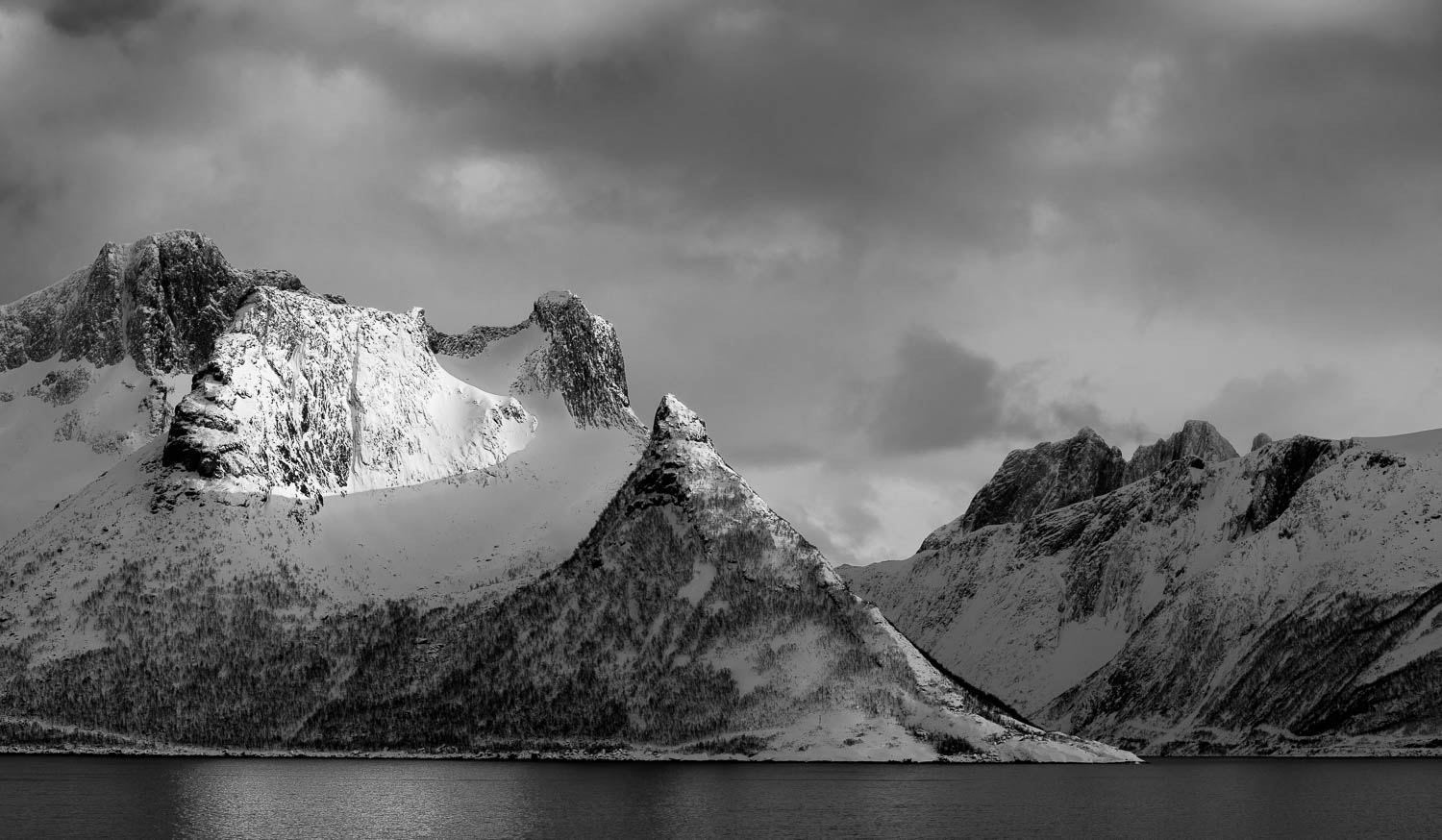 Fujifilm X-Pro2 + Fujifilm XF 90mm F2 R LM WR sample photo. Husoy, senja, norway photography