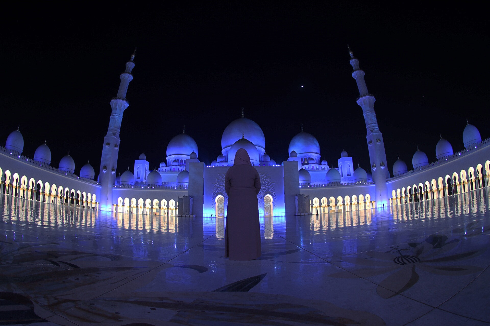 Canon 10mm sample photo. Islamic night life photography