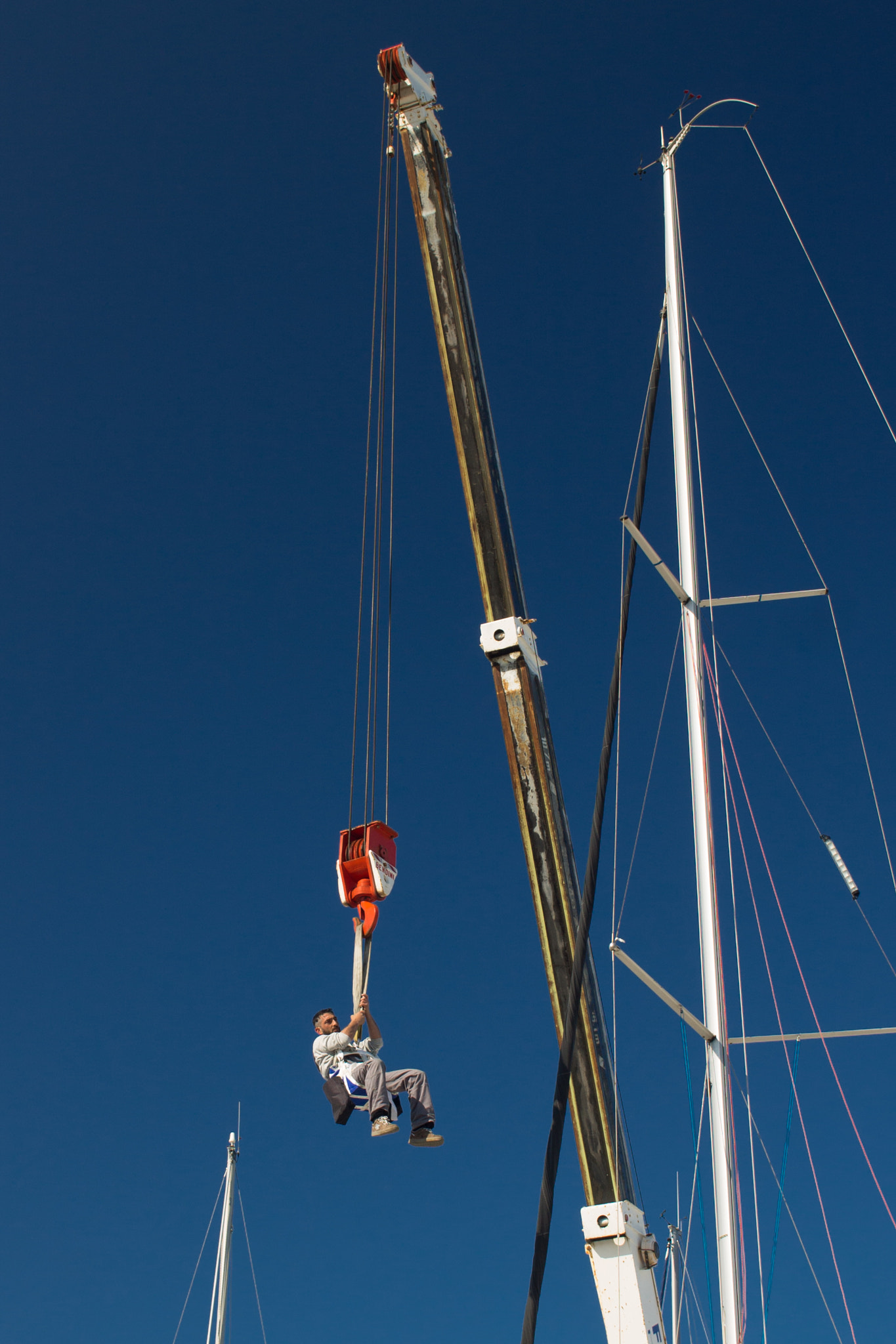 Canon EF-S 24mm F2.8 STM sample photo. Lavorare in altezza... photography