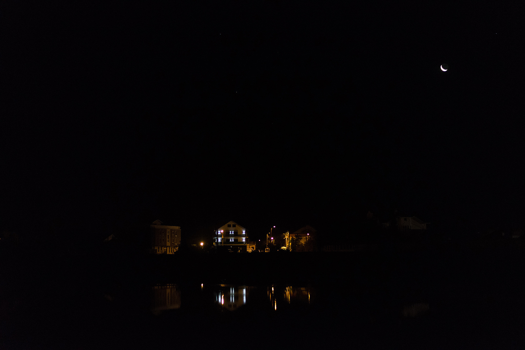 Nikon D610 + Nikon AF-S Nikkor 50mm F1.8G sample photo. Night photography