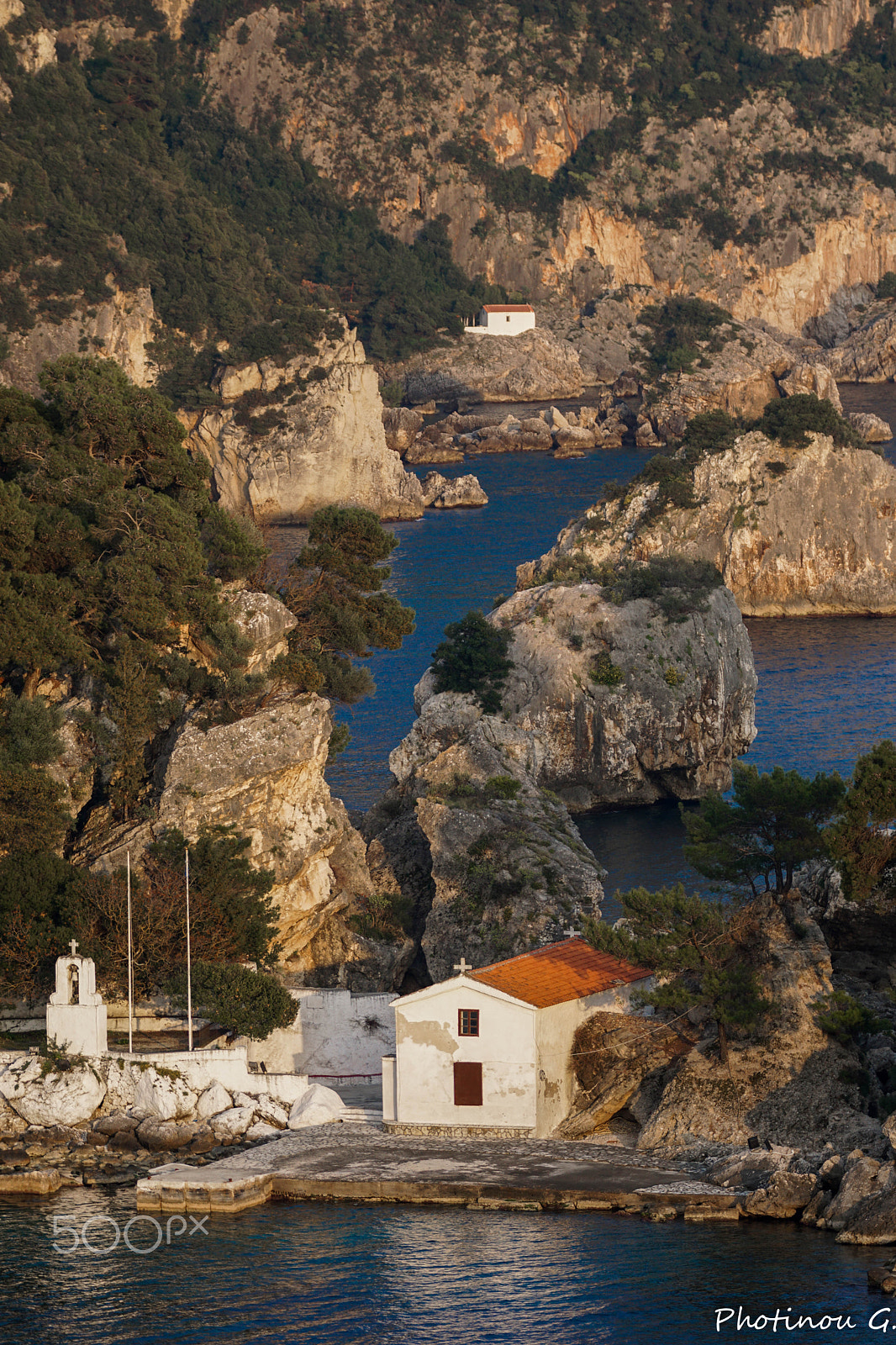 Sony 70-300mm F4.5-5.6 G SSM II sample photo. Sea and rocks photography