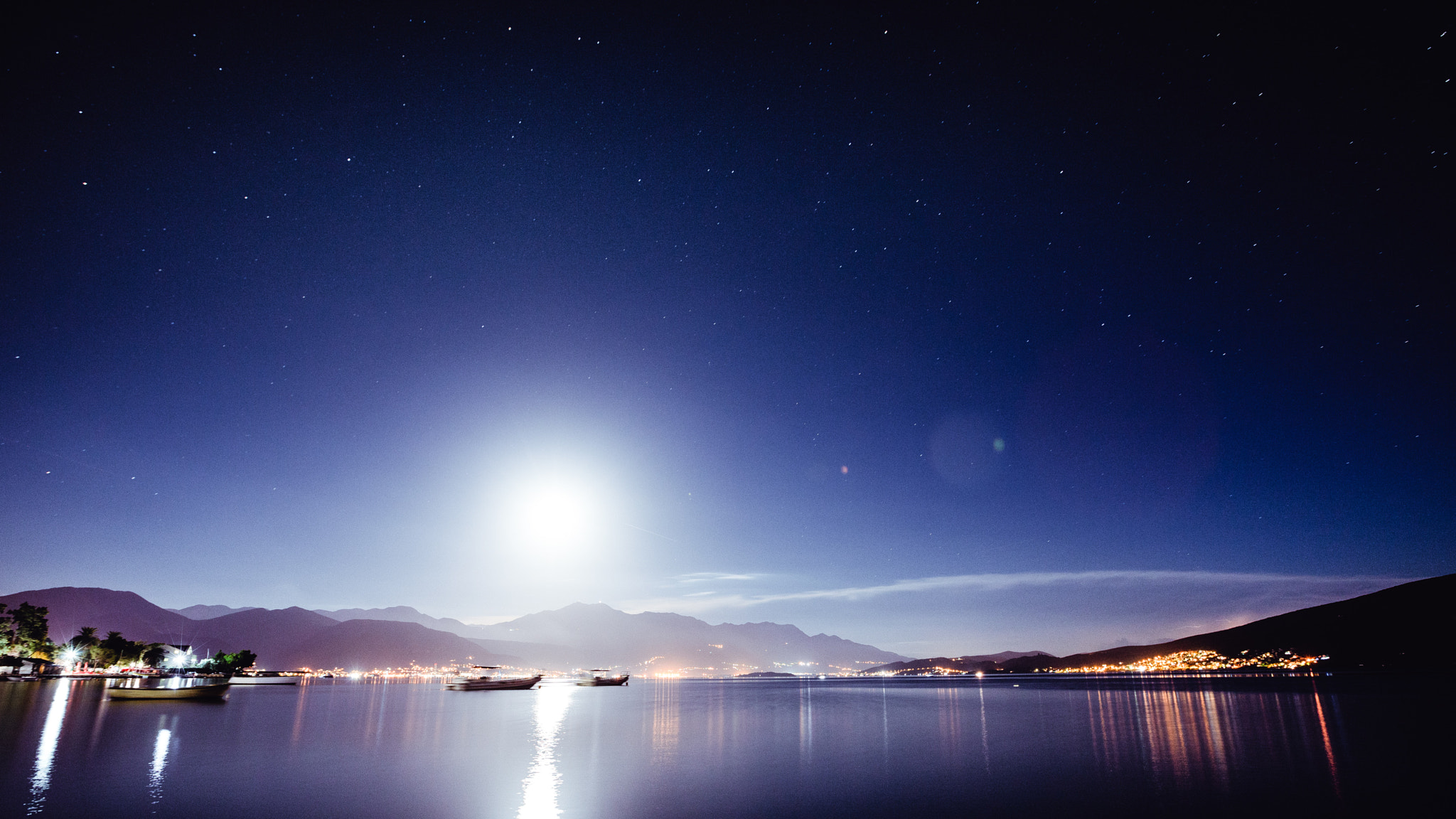 Canon EF 16-35mm F2.8L II USM sample photo. ..... magic moon night photography