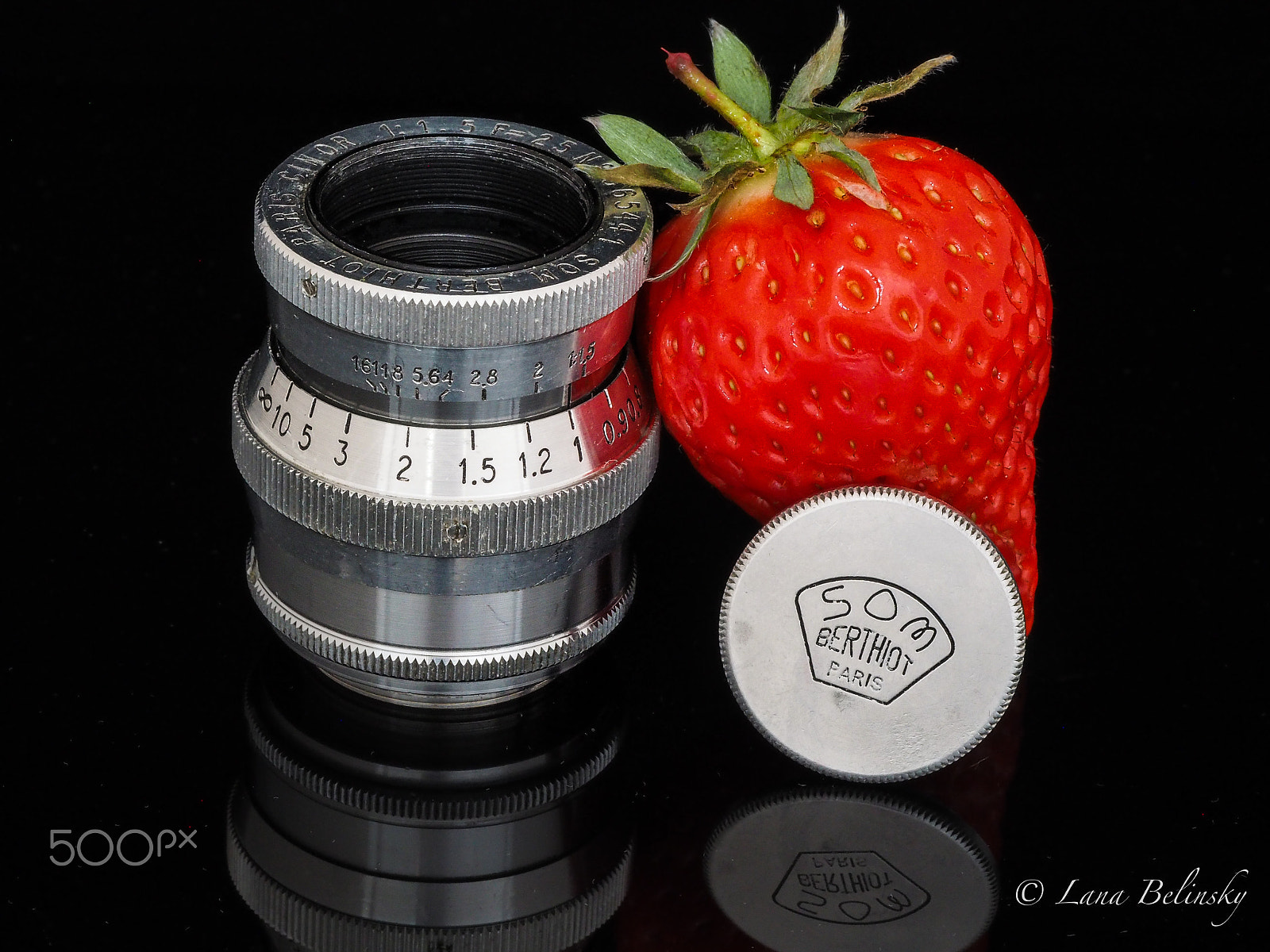 Olympus M.Zuiko Digital ED 60mm F2.8 Macro sample photo. Som berthiot cinor + strawberry photography