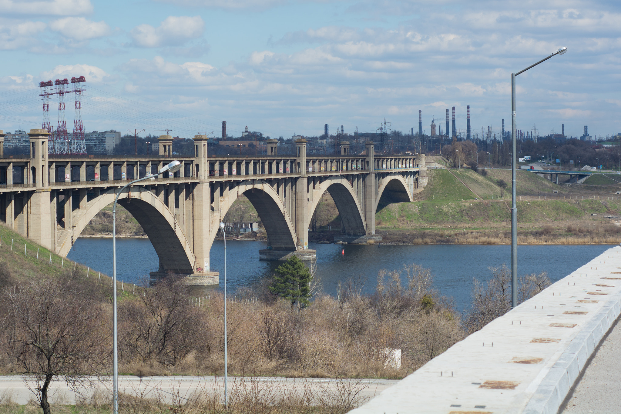 Nikon D7100 + Nikon AF Nikkor 50mm F1.8D sample photo. Bridge photography