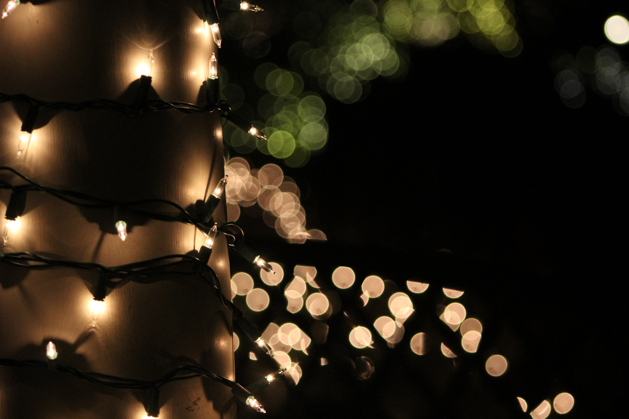 Canon EOS 1200D (EOS Rebel T5 / EOS Kiss X70 / EOS Hi) + EF75-300mm f/4-5.6 sample photo. Night lights photography
