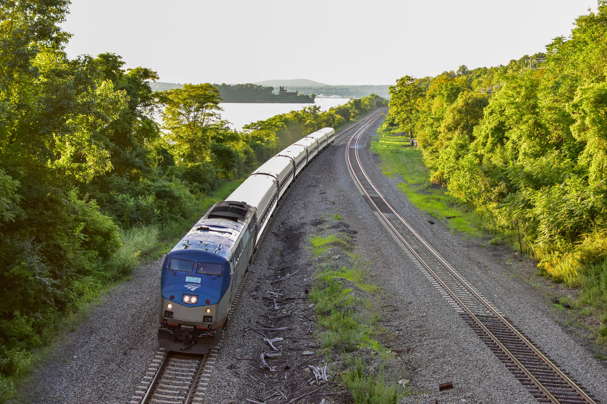 Nikon AF-S DX Nikkor 35mm F1.8G sample photo. Amtrak southbound at the tunnels photography
