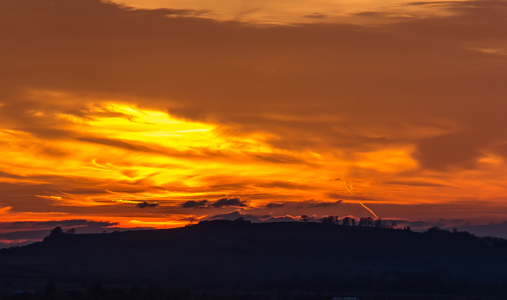 Canon EF-S 18-200mm F3.5-5.6 IS sample photo. Sunset ove meon hill photography