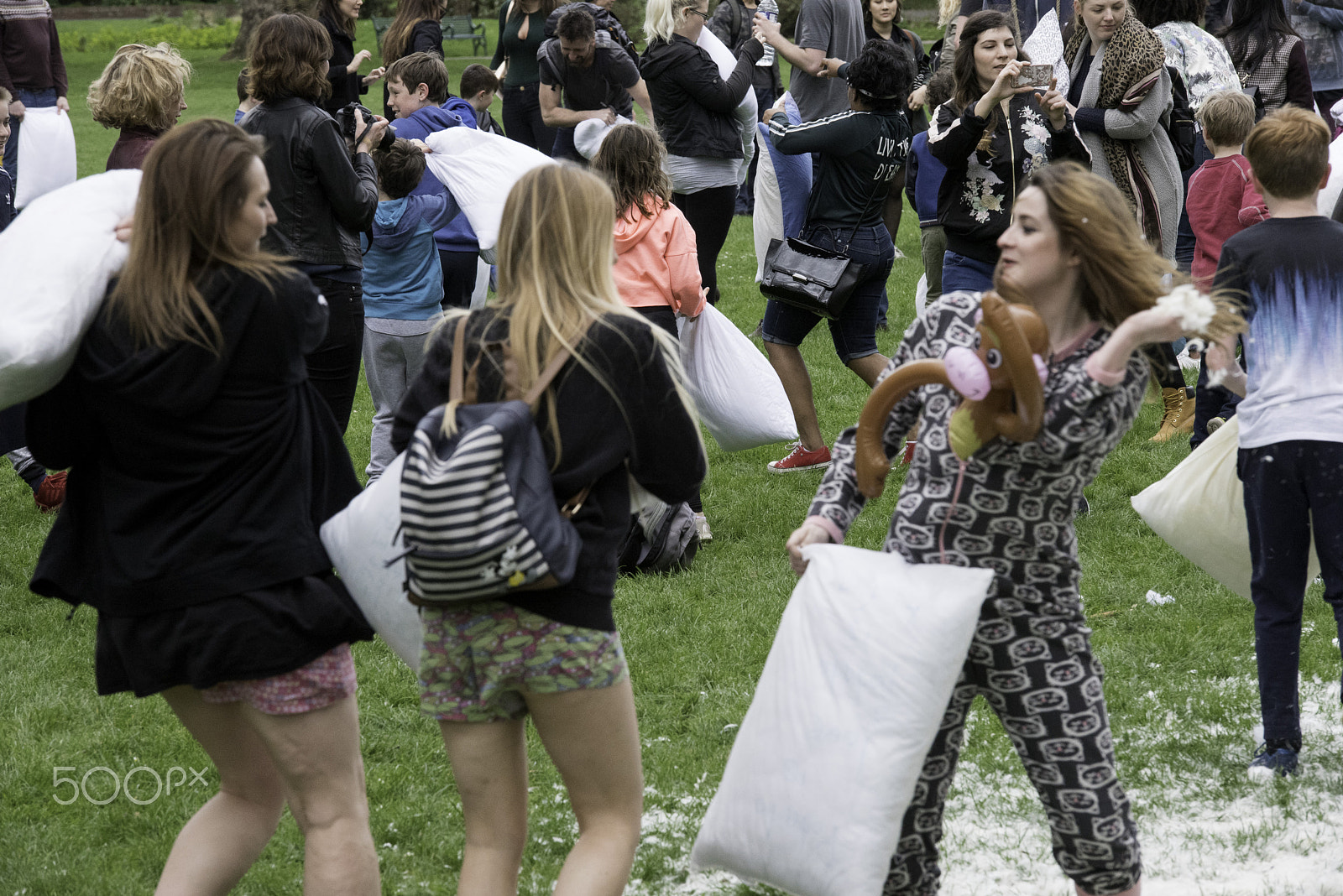 Nikon AF-S Nikkor 70-200mm F2.8G ED VR II sample photo. International pillow fight day 2017 london photography