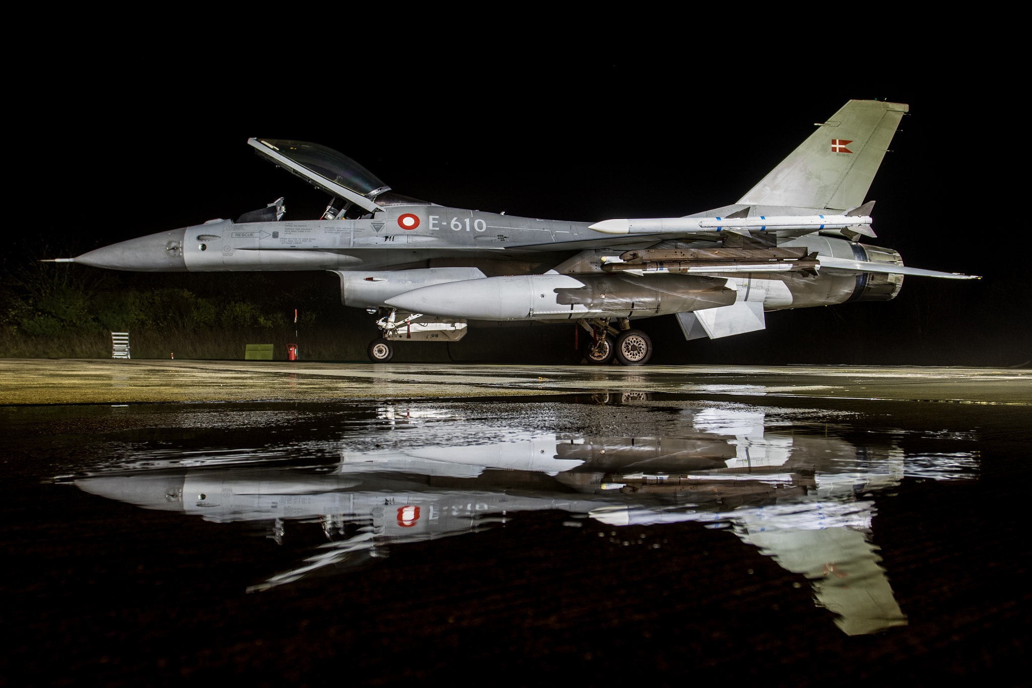 Canon EF 17-40mm F4L USM sample photo. Night falcon photography