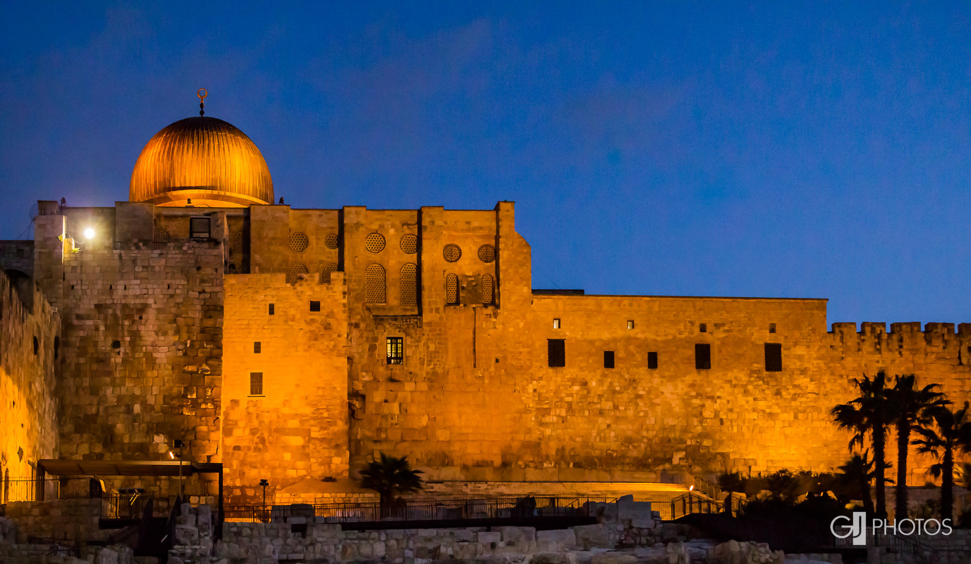 Canon EOS 60D + Canon EF 24-70mm F2.8L II USM sample photo. Old city wall and al aqsa mosque photography