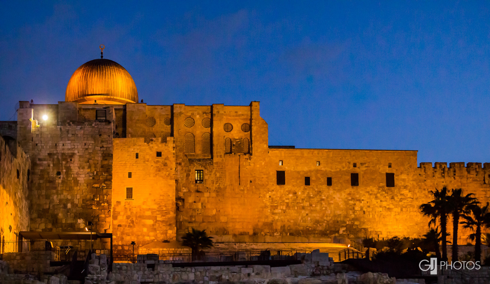 Canon EF 24-70mm F2.8L II USM sample photo. Old city wall and al aqsa mosque photography