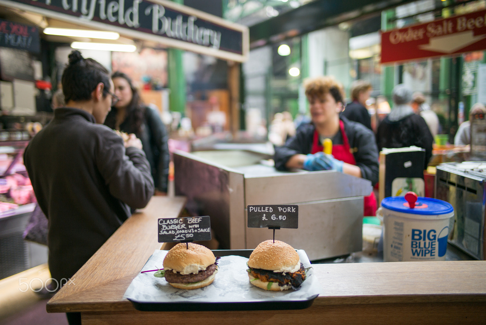 Summilux-M 1:1.4/28 ASPH. sample photo. Lunch at the market photography