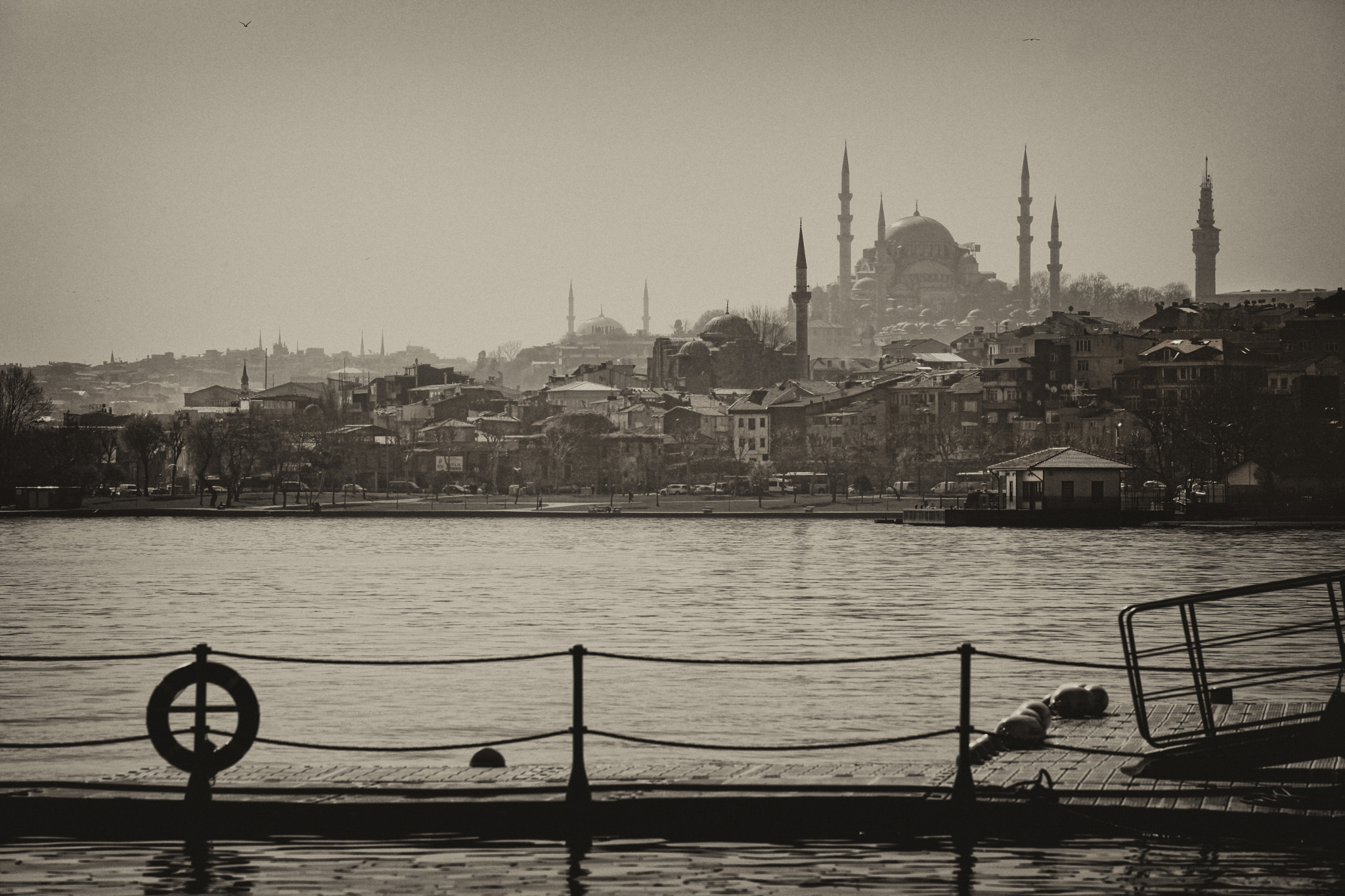 Canon EF 70-200mm F2.8L USM sample photo. Timeless city photography