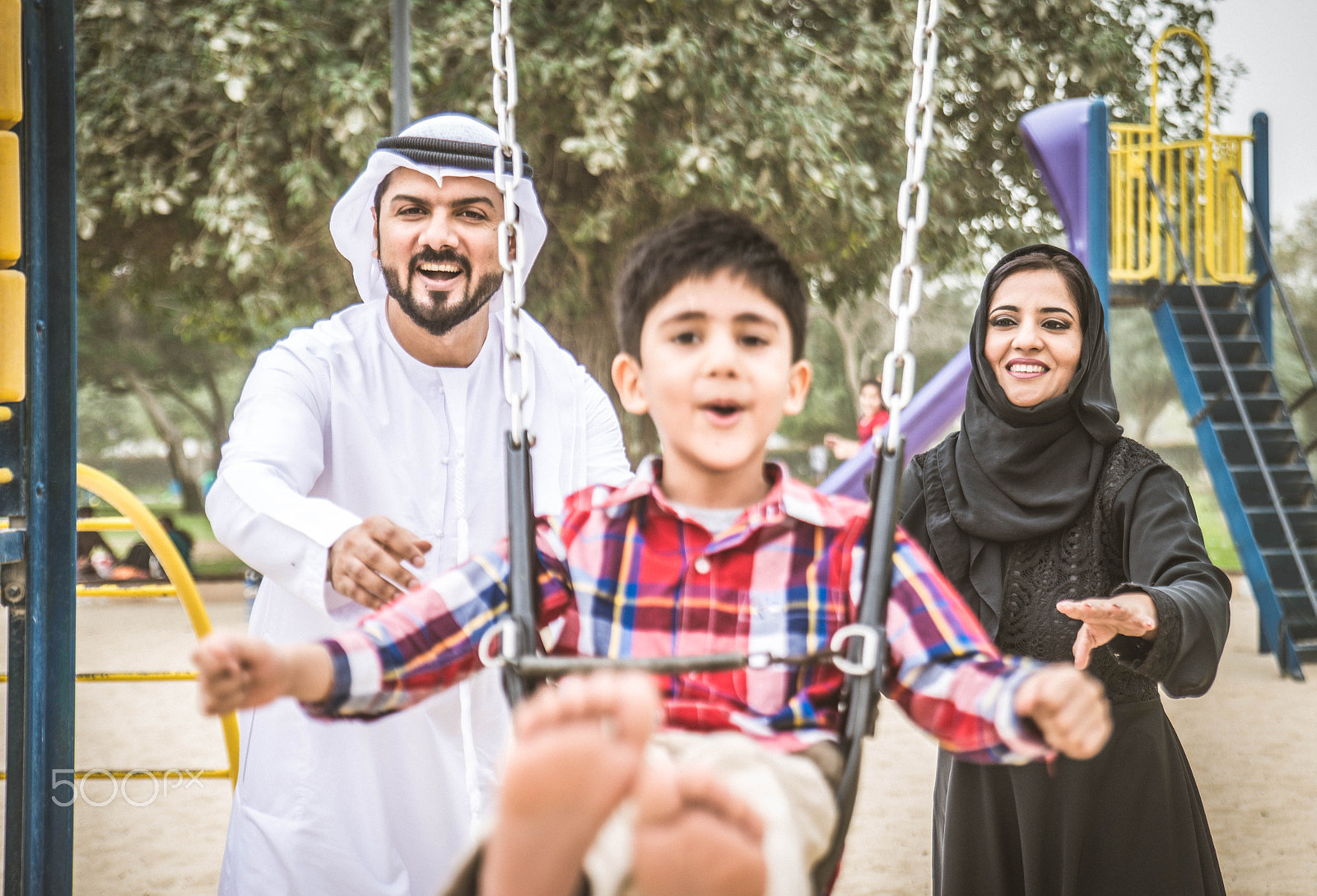 Nikon D610 sample photo. Arabian family photography