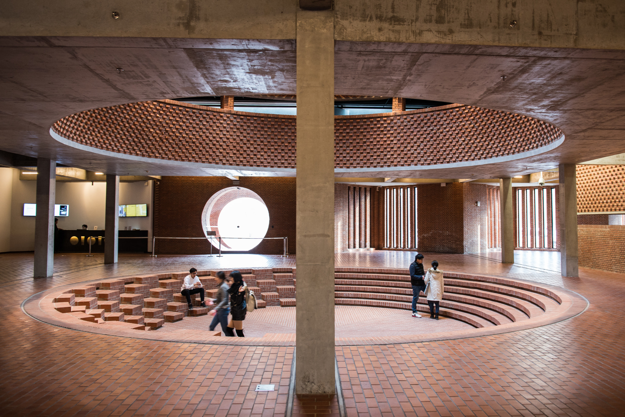 Nikon AF-S Nikkor 24-70mm F2.8G ED sample photo. Red brick art museum photography