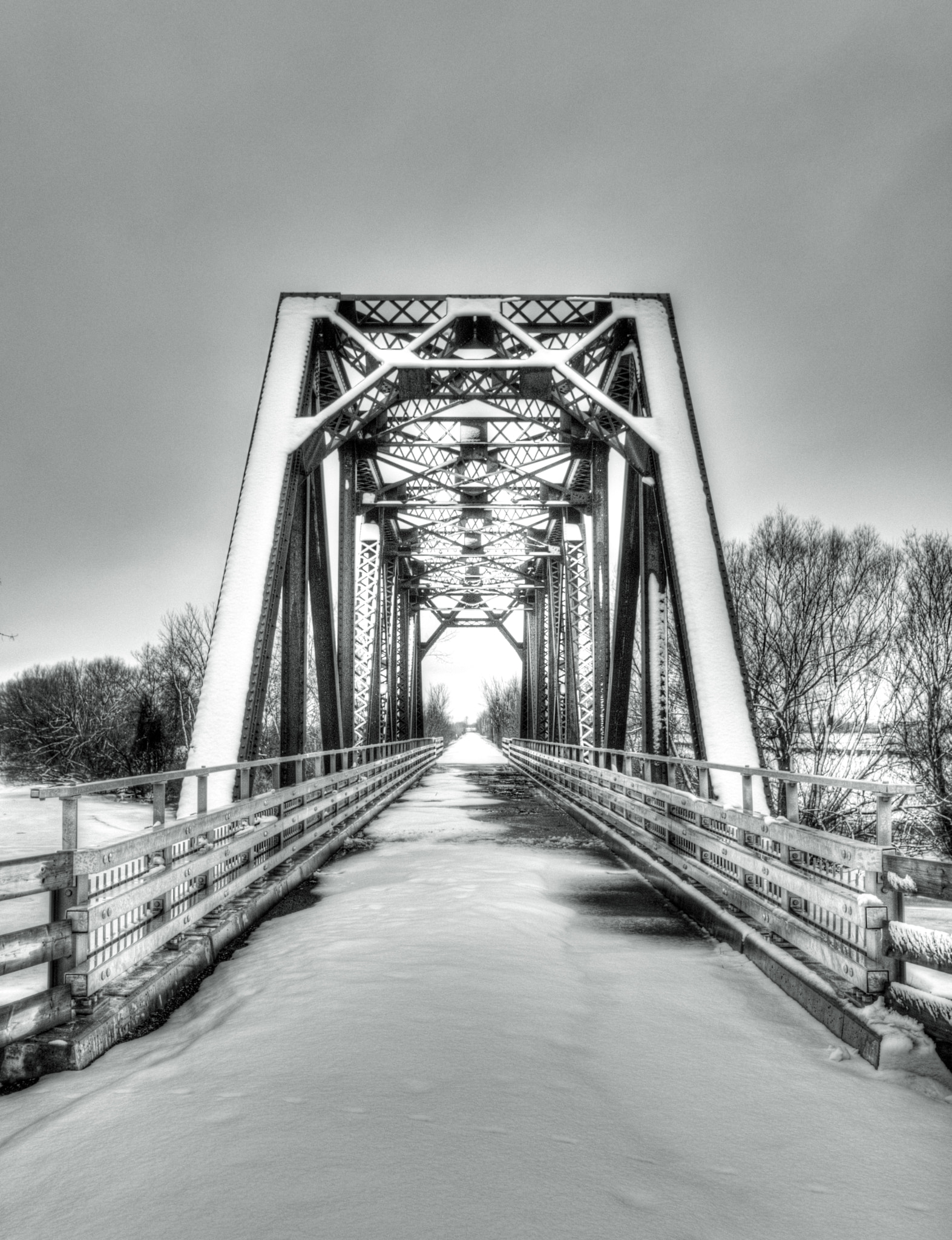 Sony SLT-A77 sample photo. Winter old train bridge photography