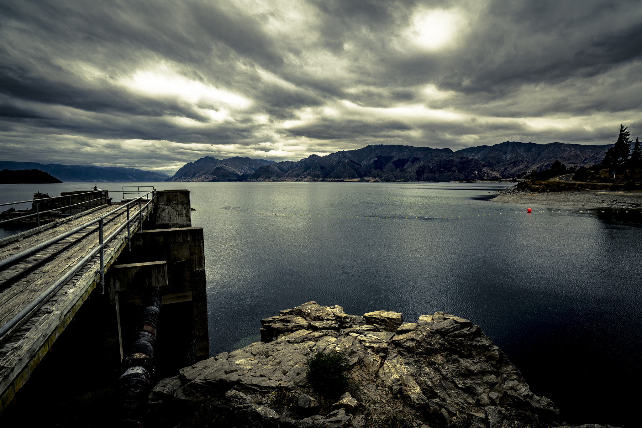 Sony a7R II + Sony Vario-Tessar T* FE 16-35mm F4 ZA OSS sample photo. An old pier photography