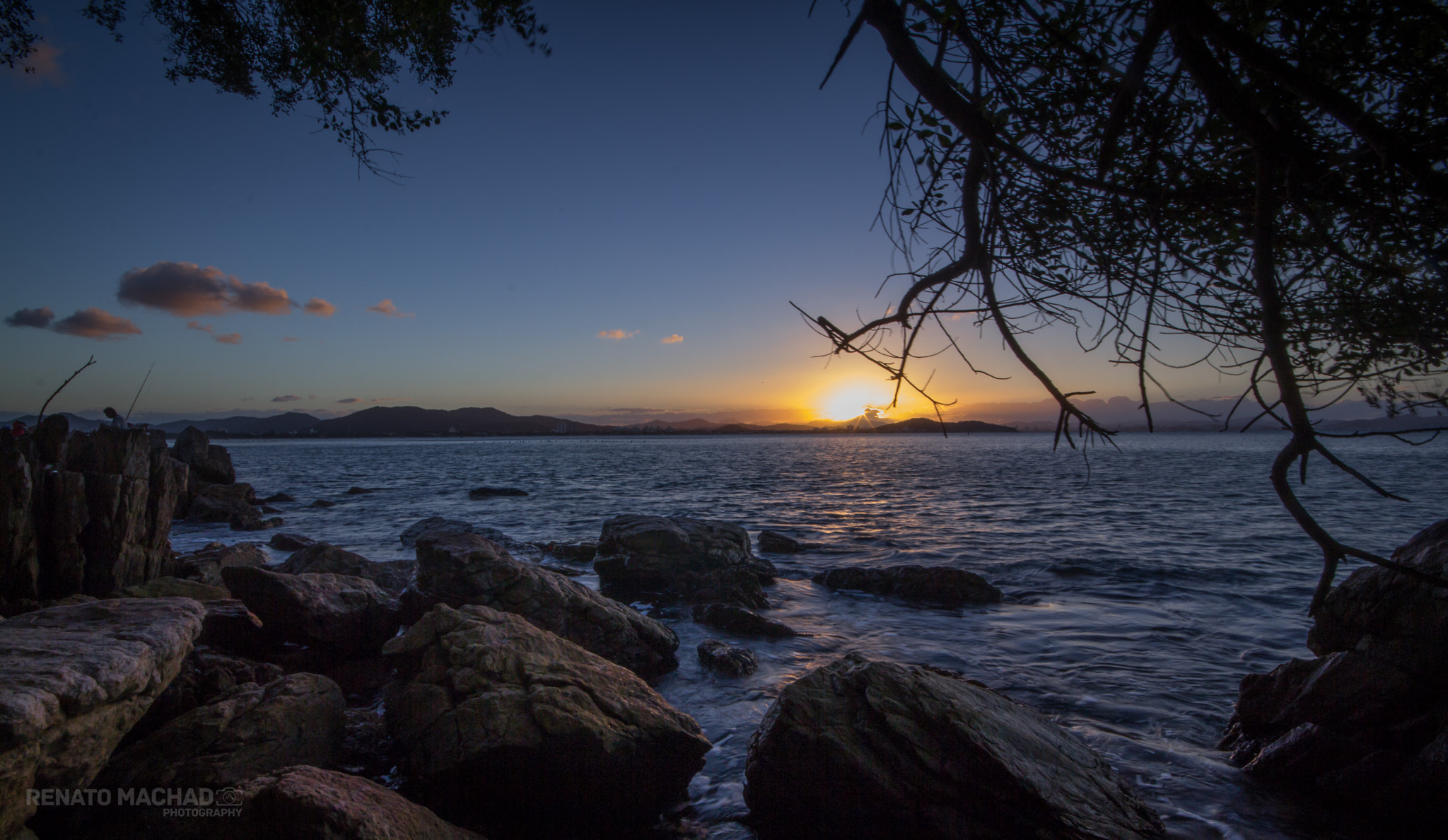 Canon EOS 60D + Sigma 10-20mm F4-5.6 EX DC HSM sample photo. Hora azul photography