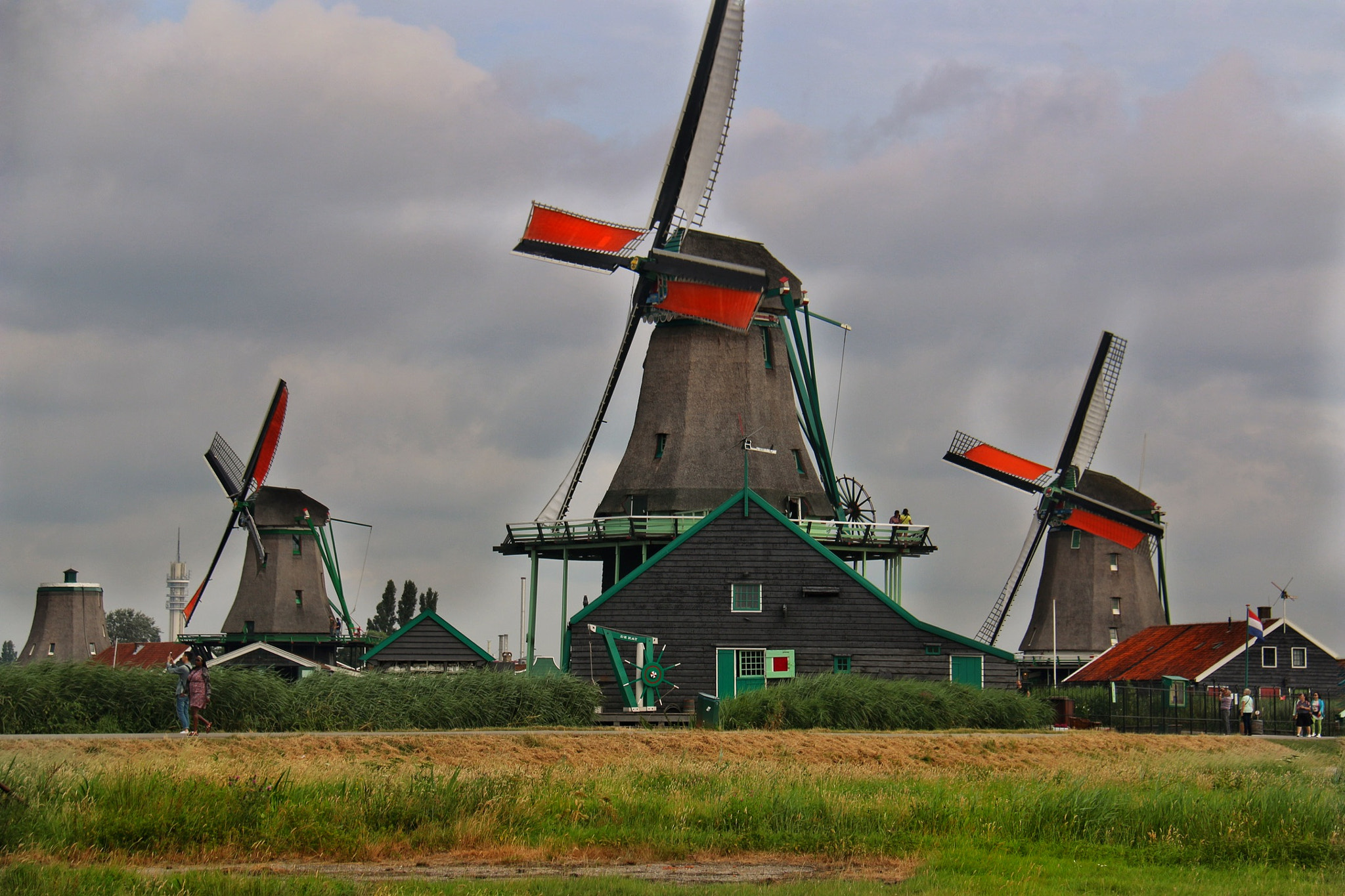 Canon EOS 70D + Canon EF-S 18-200mm F3.5-5.6 IS sample photo. Zaandam, netherlands- outdoor windmill museum photography