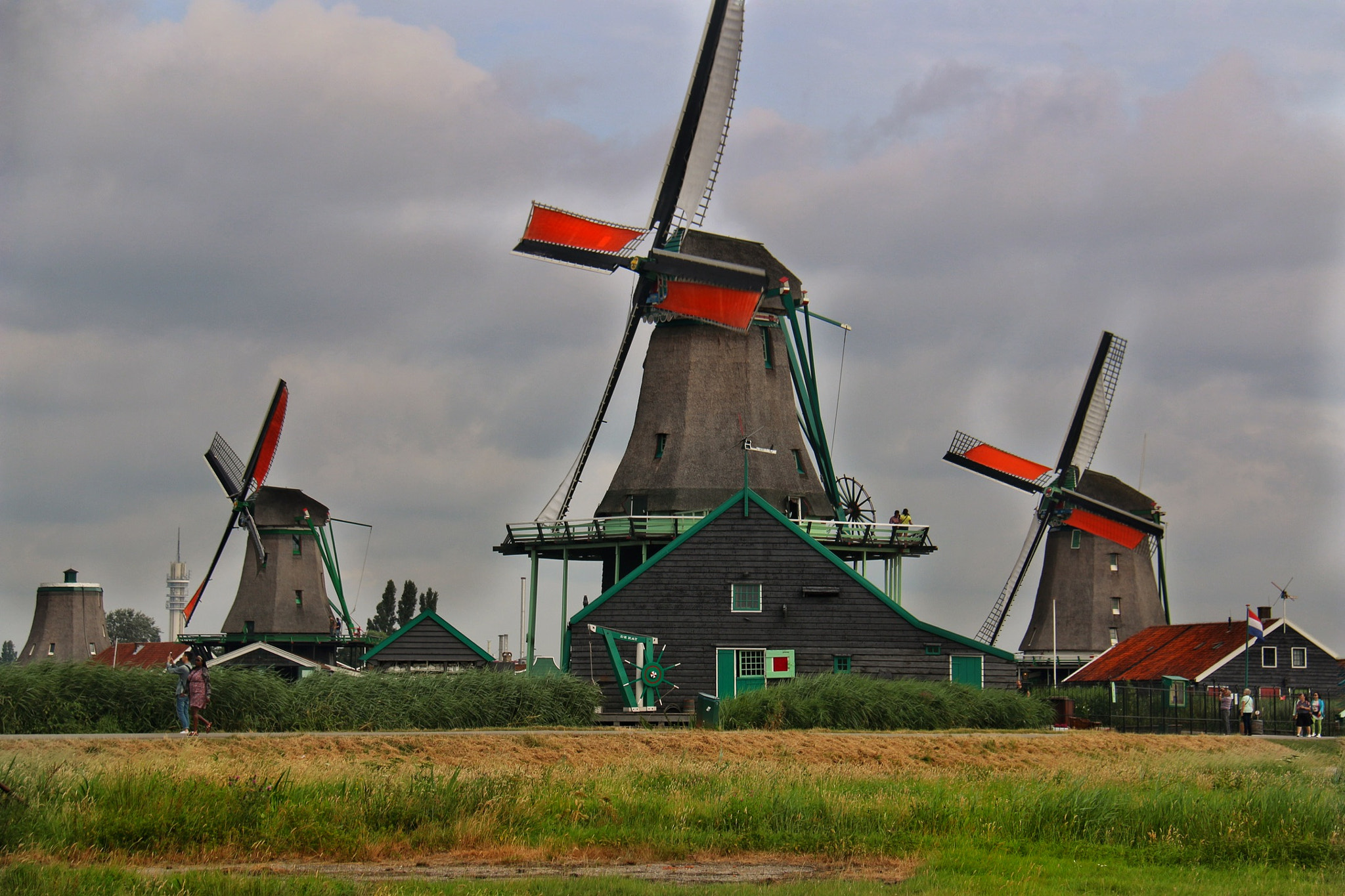 Canon EF-S 18-200mm F3.5-5.6 IS sample photo. Zaandam, netherlands- outdoor windmill museum photography