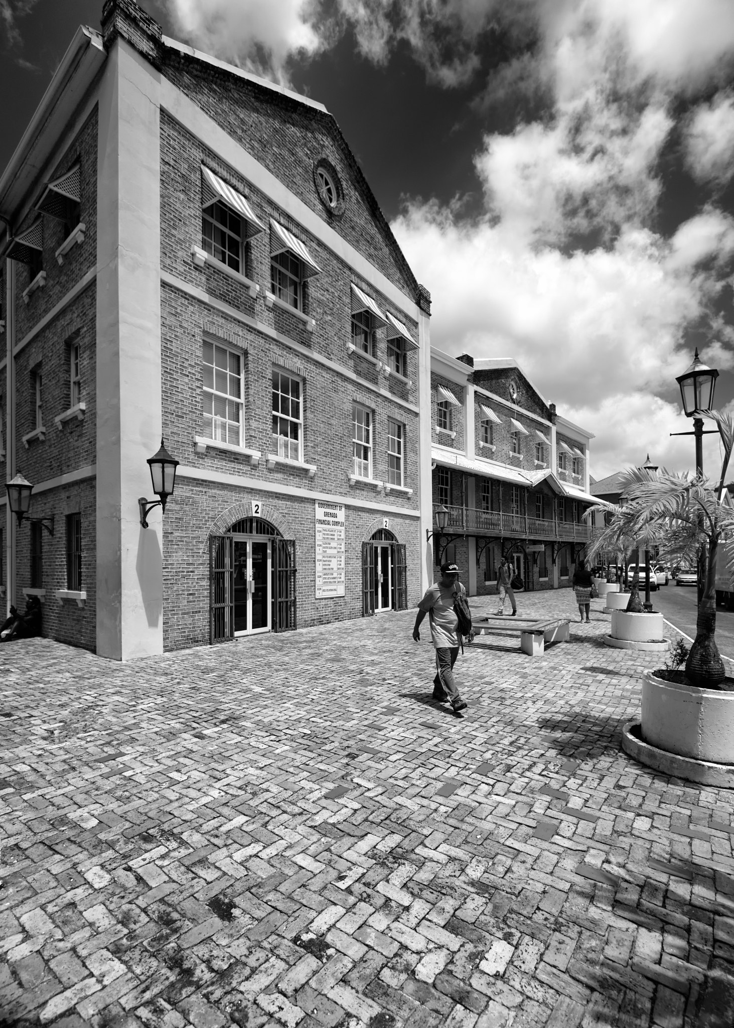 Nikon AF-S Nikkor 16-35mm F4G ED VR sample photo. Brick and mortar photography