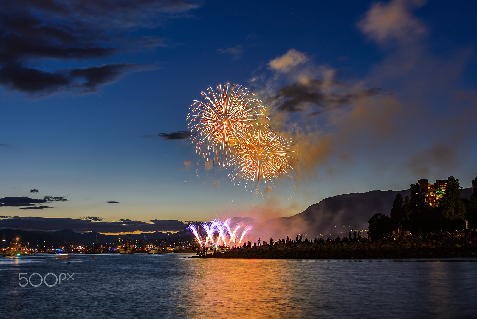 Nikon AF-S Nikkor 24-120mm F4G ED VR sample photo. Salute, beautiful fireworks photography