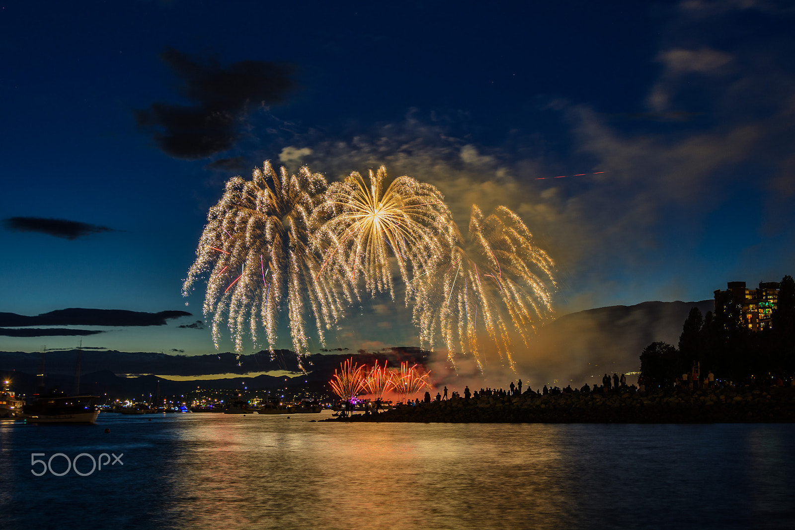 Nikon AF-S Nikkor 24-120mm F4G ED VR sample photo. Salute, beautiful fireworks photography