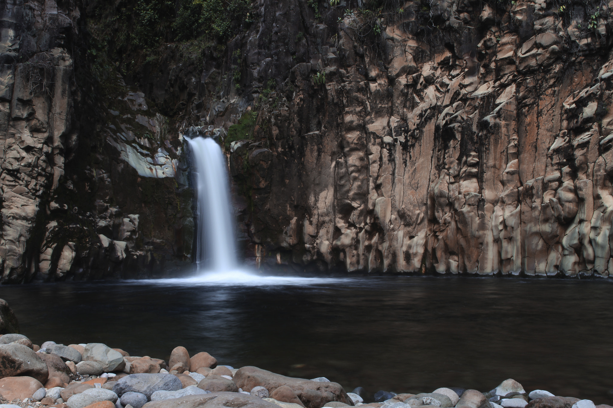 Canon EOS 700D (EOS Rebel T5i / EOS Kiss X7i) sample photo. Las rocas waterfall photography