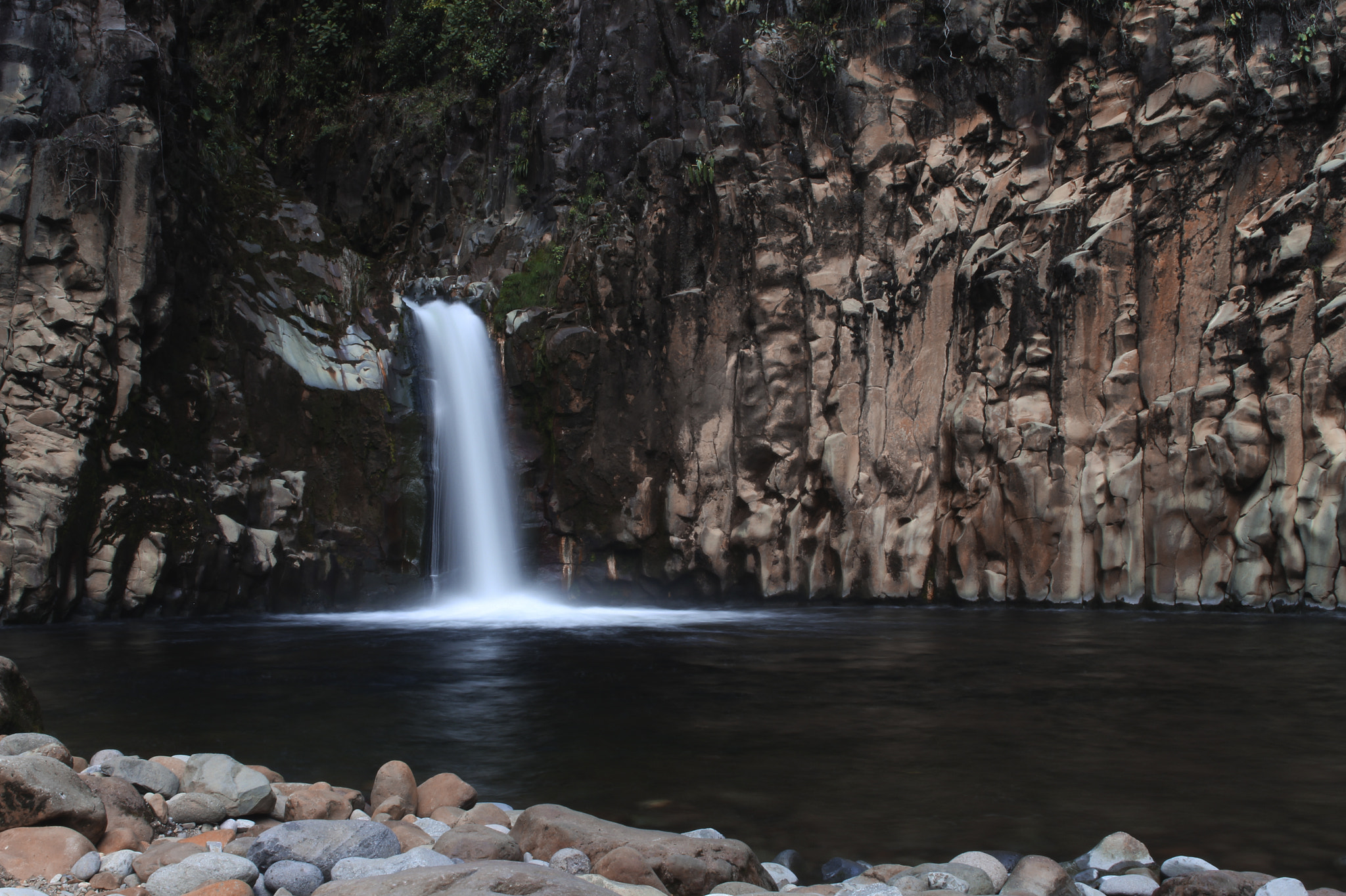 Sigma 24-70mm F2.8 EX DG Macro sample photo. Las rocas waterfall photography