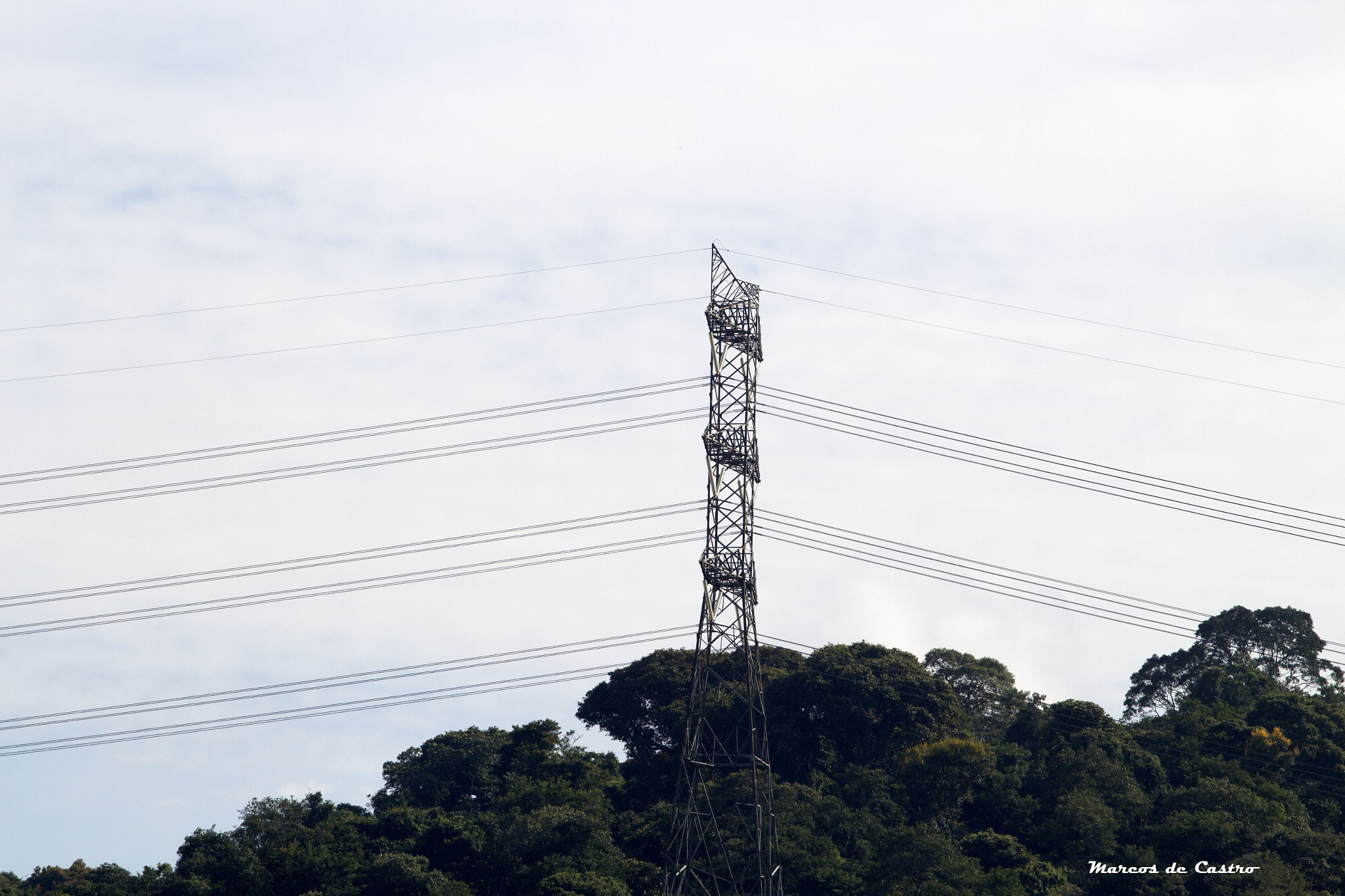 Canon EOS 700D (EOS Rebel T5i / EOS Kiss X7i) + Canon EF 70-200mm F4L USM sample photo. Electric tower photography