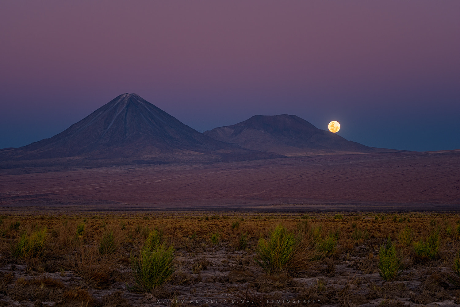 Nikon D810 + Nikon AF-S Nikkor 70-200mm F4G ED VR sample photo. Sunset in front of licancabur volcano photography