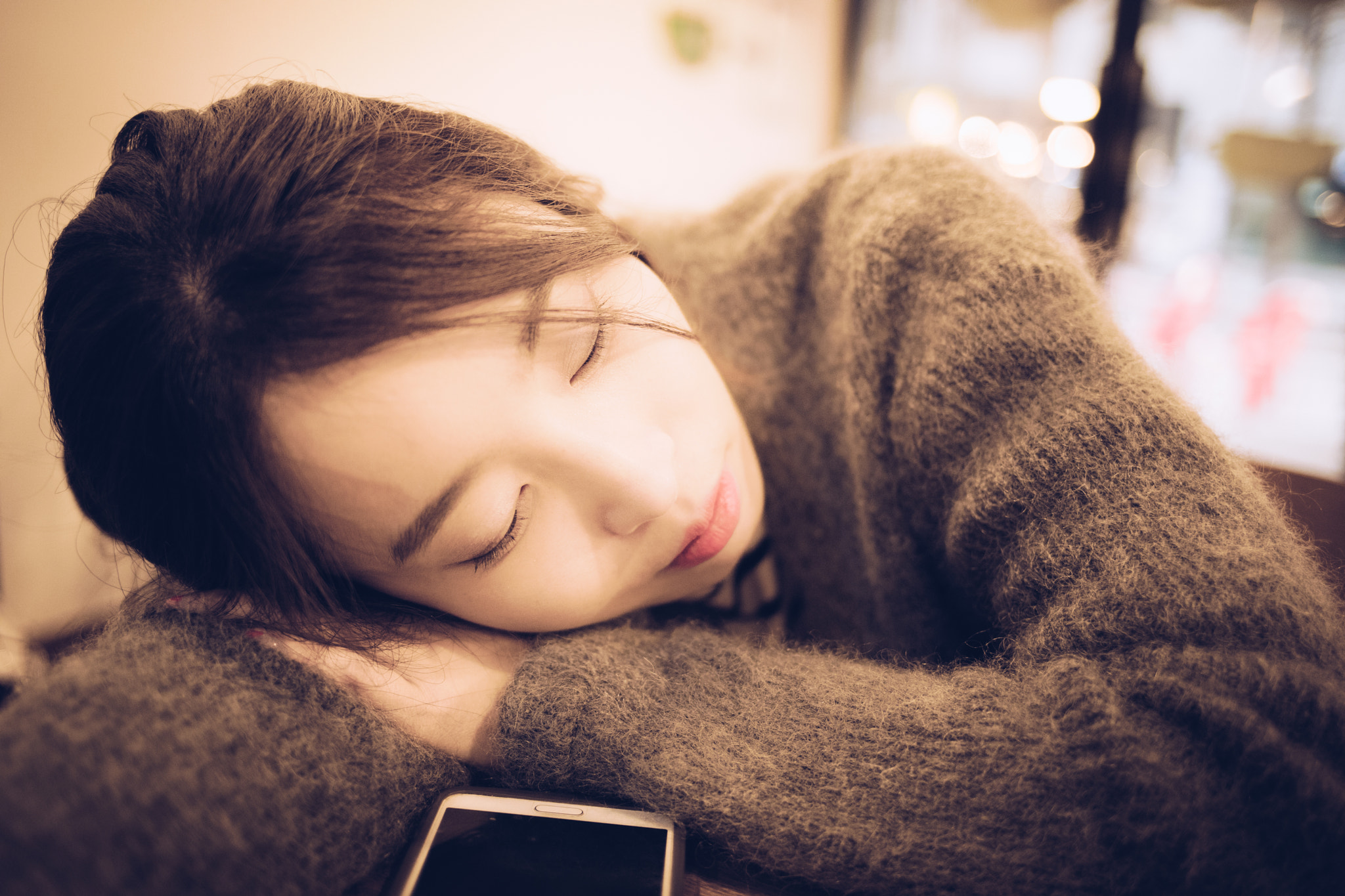 Canon EF 35mm F2 IS USM sample photo. Her photography