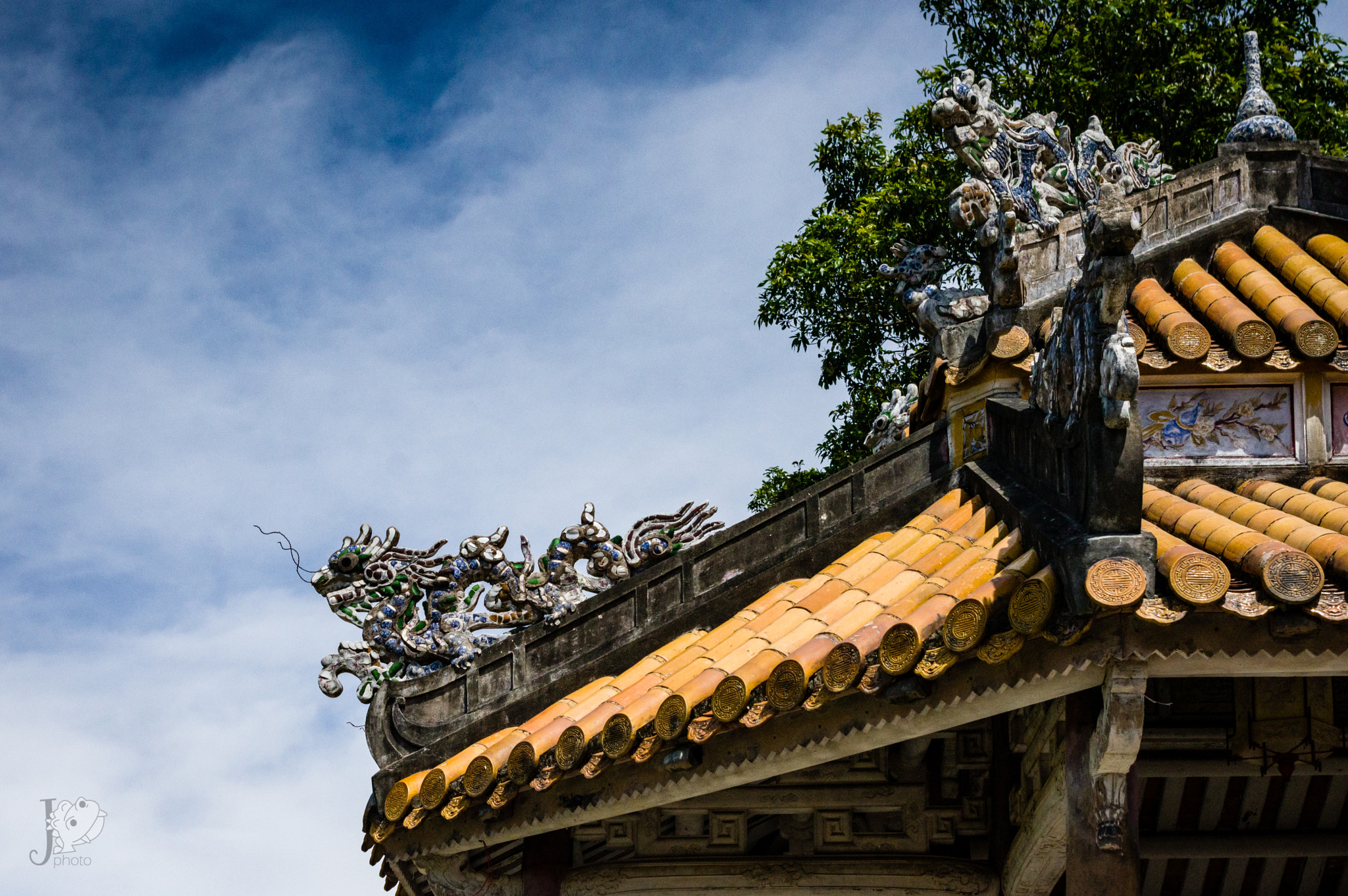 Pentax K-3 sample photo. Dragons sur les toits des maisons des mandarins photography