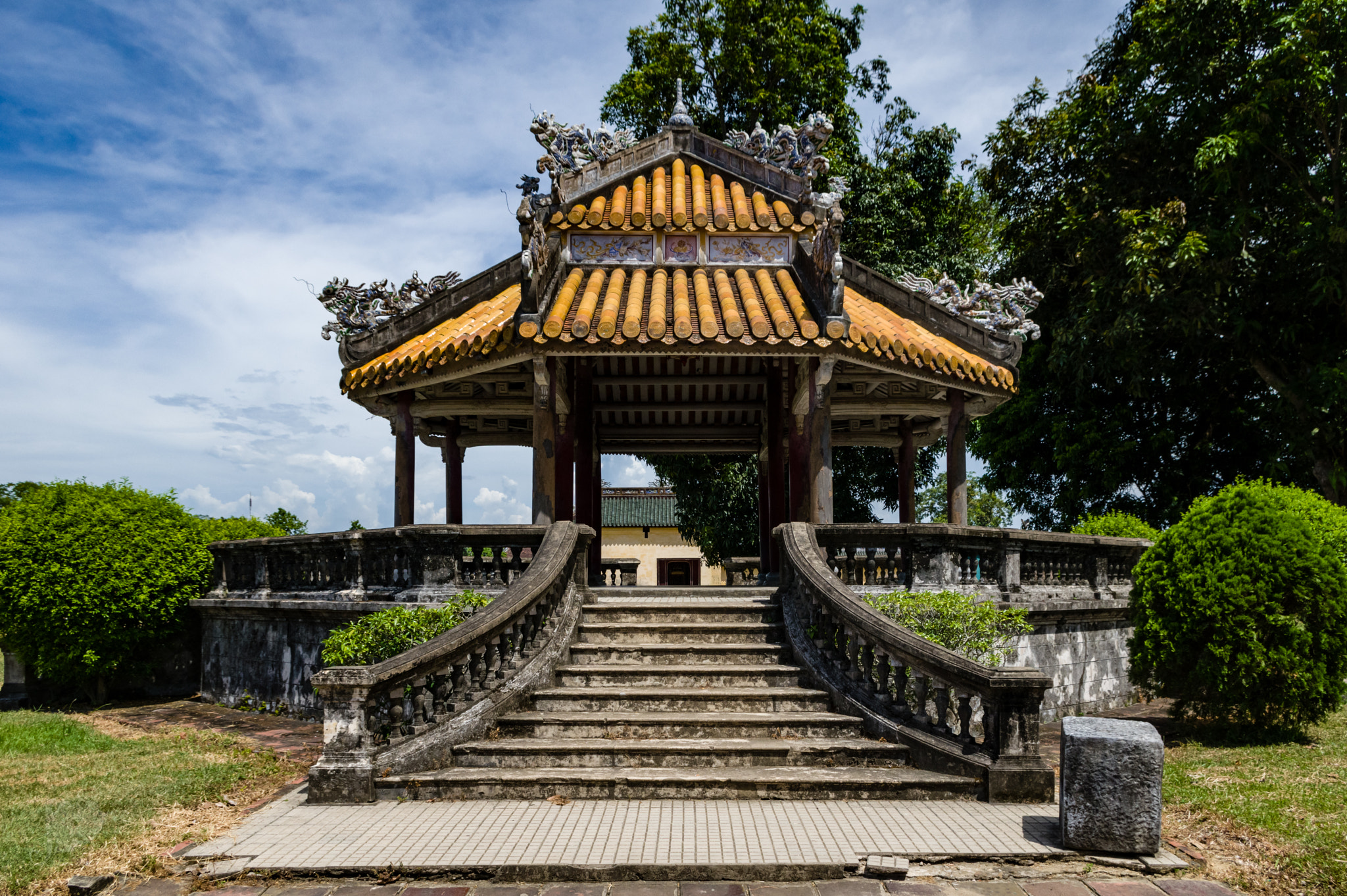 Pentax smc DA 18-55mm F3.5-5.6 AL WR sample photo. Pavillon dans les jardins de la cité impériale de hué au vietnam photography