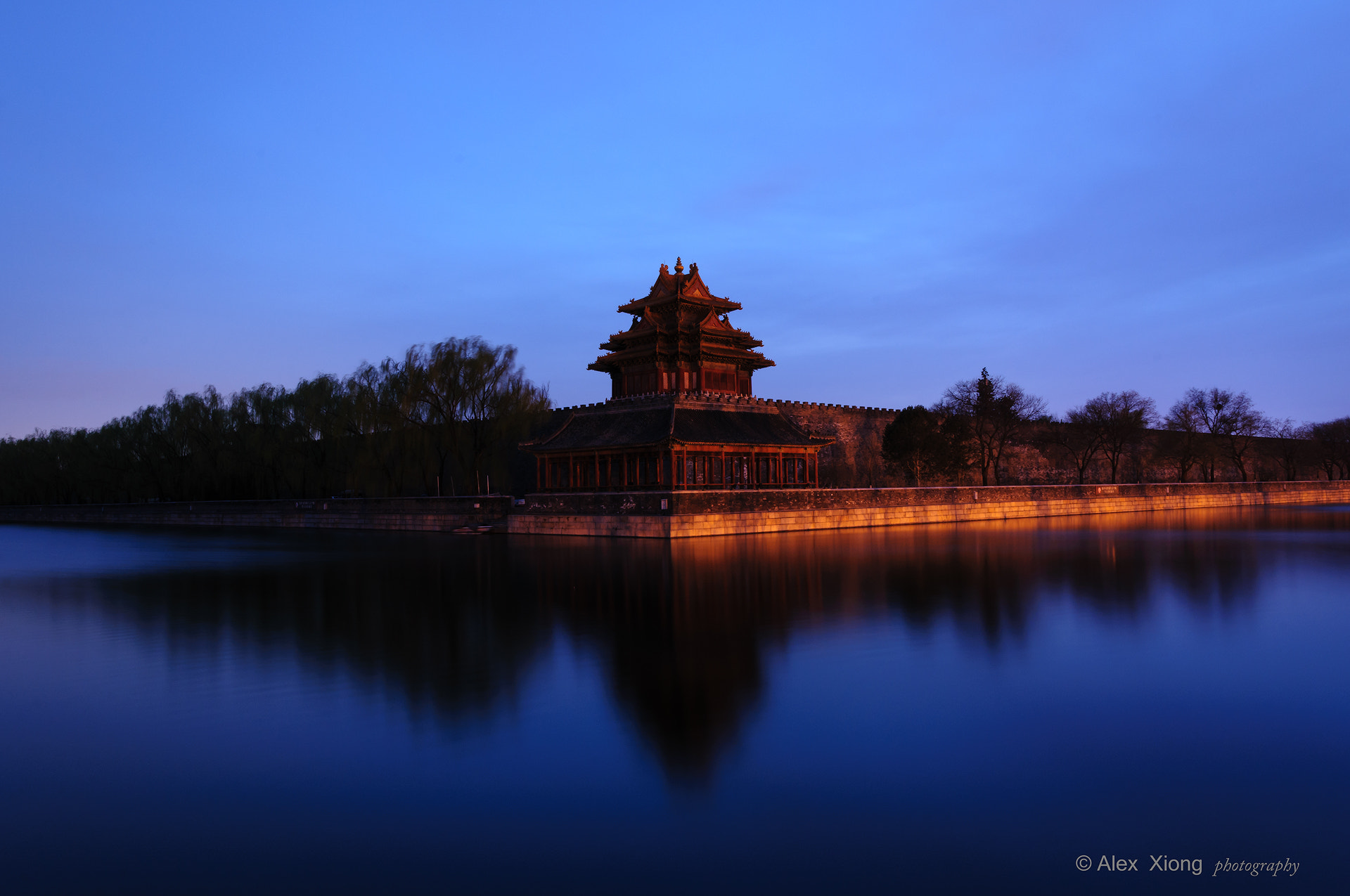 Nikon D300S + Nikon AF-S DX Nikkor 16-85mm F3.5-5.6G ED VR sample photo. A watchtower of the forbidden city photography